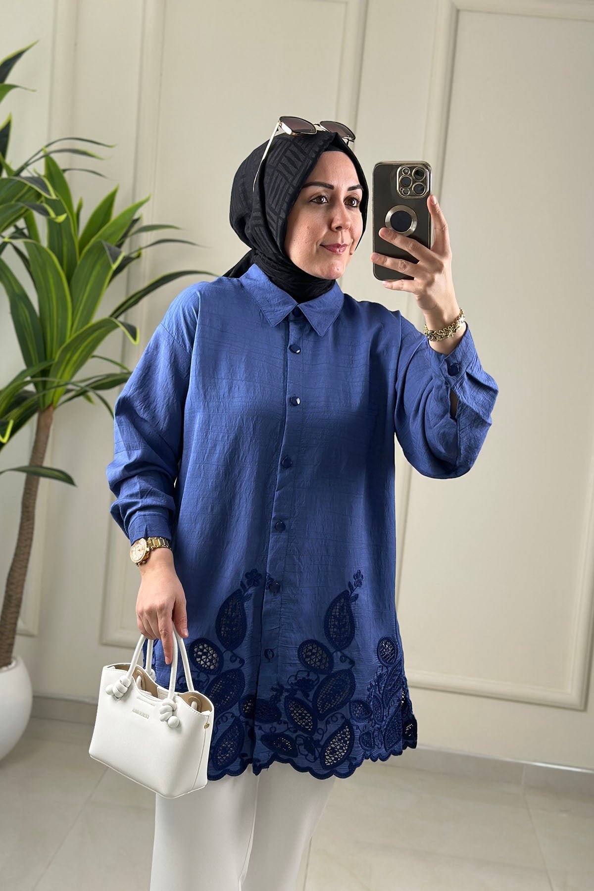 Tesettür Tunik ModelleriÖnü Düğmeli Düşük Omuz Örme Dantel Detaylı Kadın Tunik İndigo GNR 253