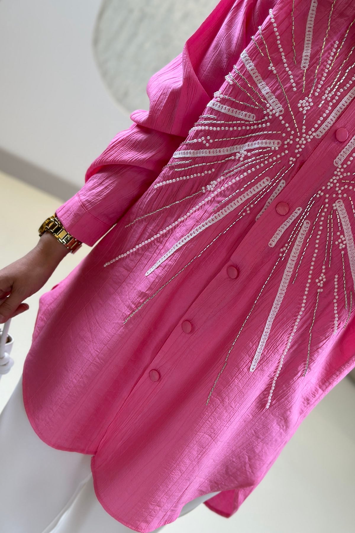 Tesettür Tunik ModelleriÖnü Düğmeli Düşük Omuz Boncuk İşlemeli Kadın Tunik Pembe GNR 254 