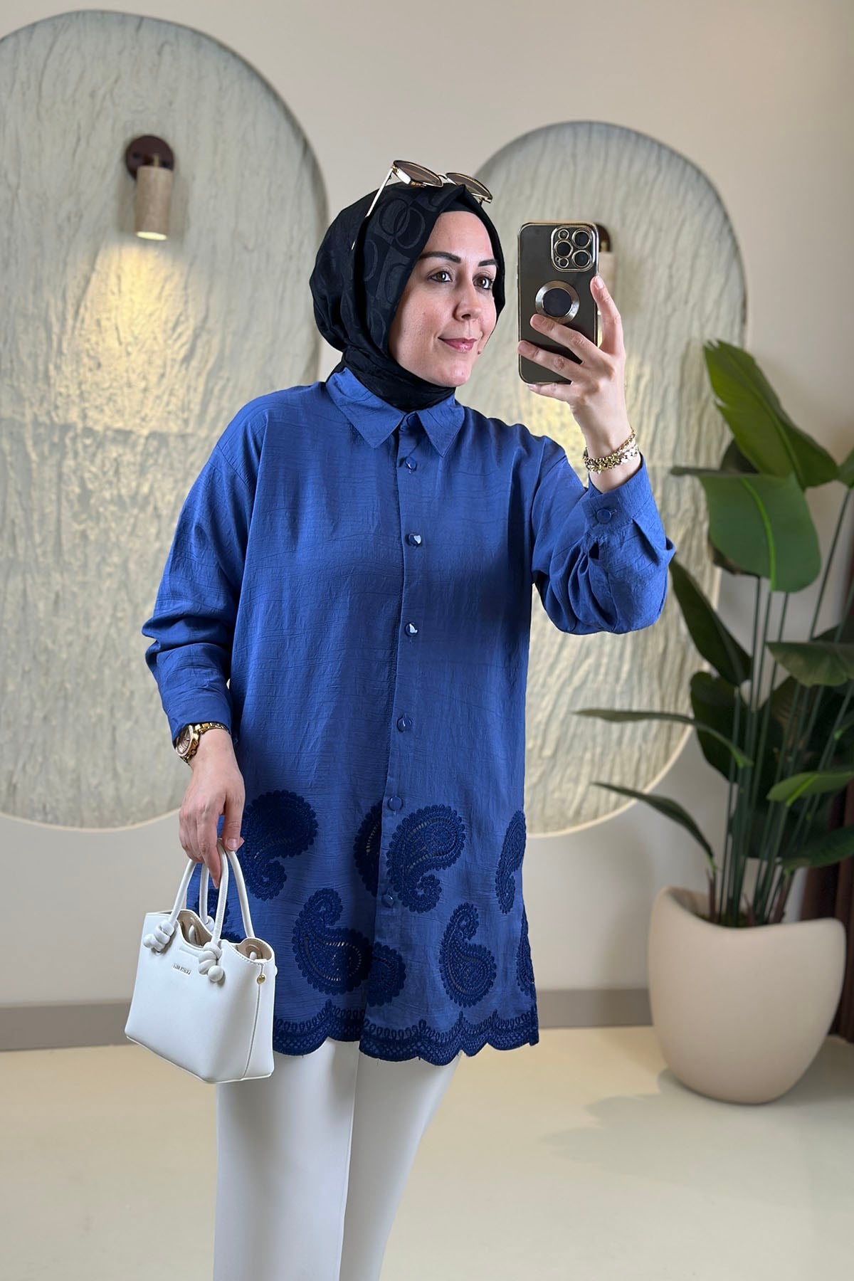Tesettür Tunik ModelleriÖnü Düğmeli Düşük Omuz Örme Dantel Detaylı Kadın Tunik Mavi GNR 258
