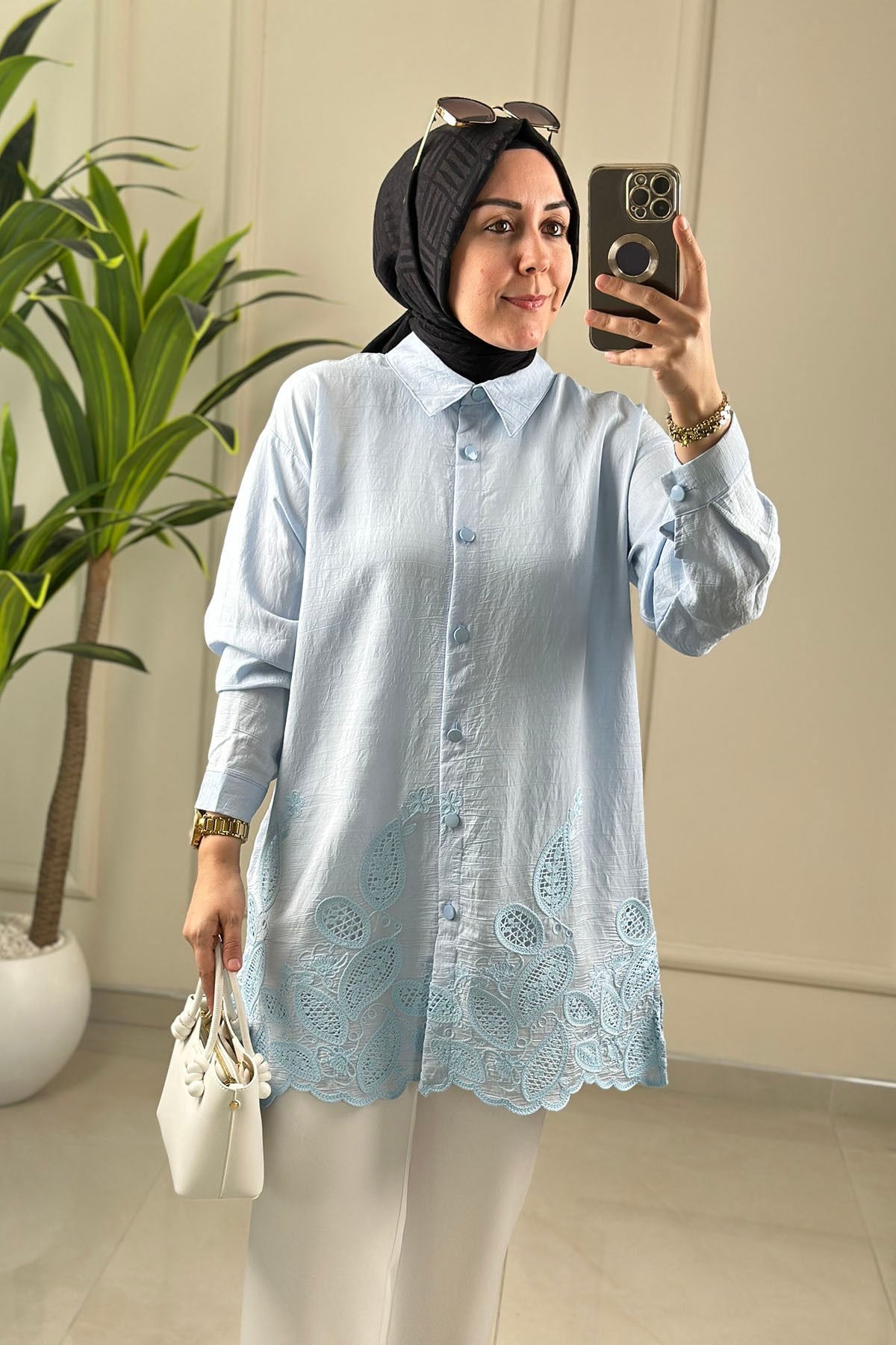 Tesettür Tunik ModelleriÖnü Düğmeli Düşük Omuz Örme Dantel Detaylı Kadın Tunik Bebe Mavisi GNR 253