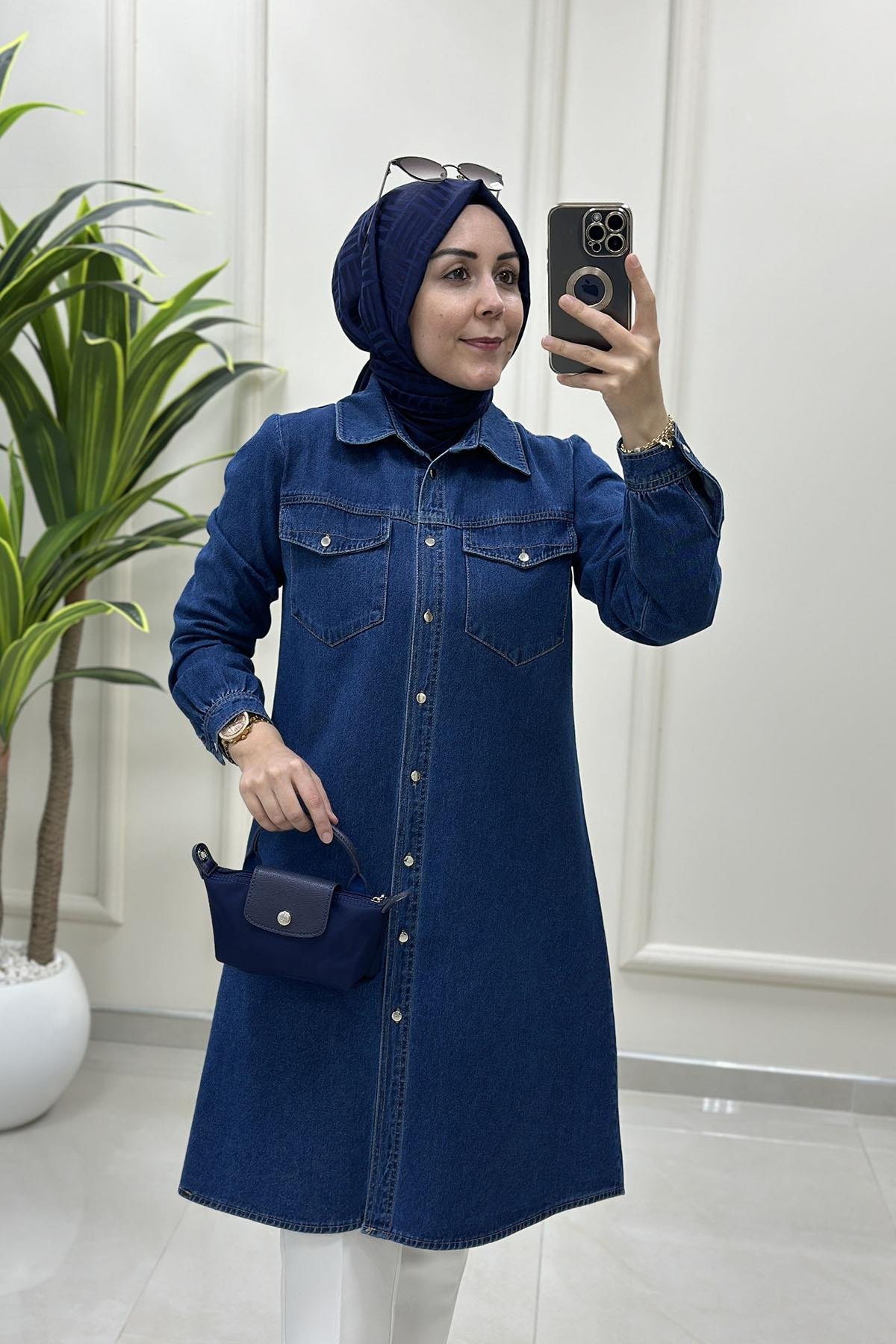 Tesettür Tunik ModelleriÖnü Düğmeli Kapak Cepli Kadın Kot Tunik Koyu Mavi ALS 5275