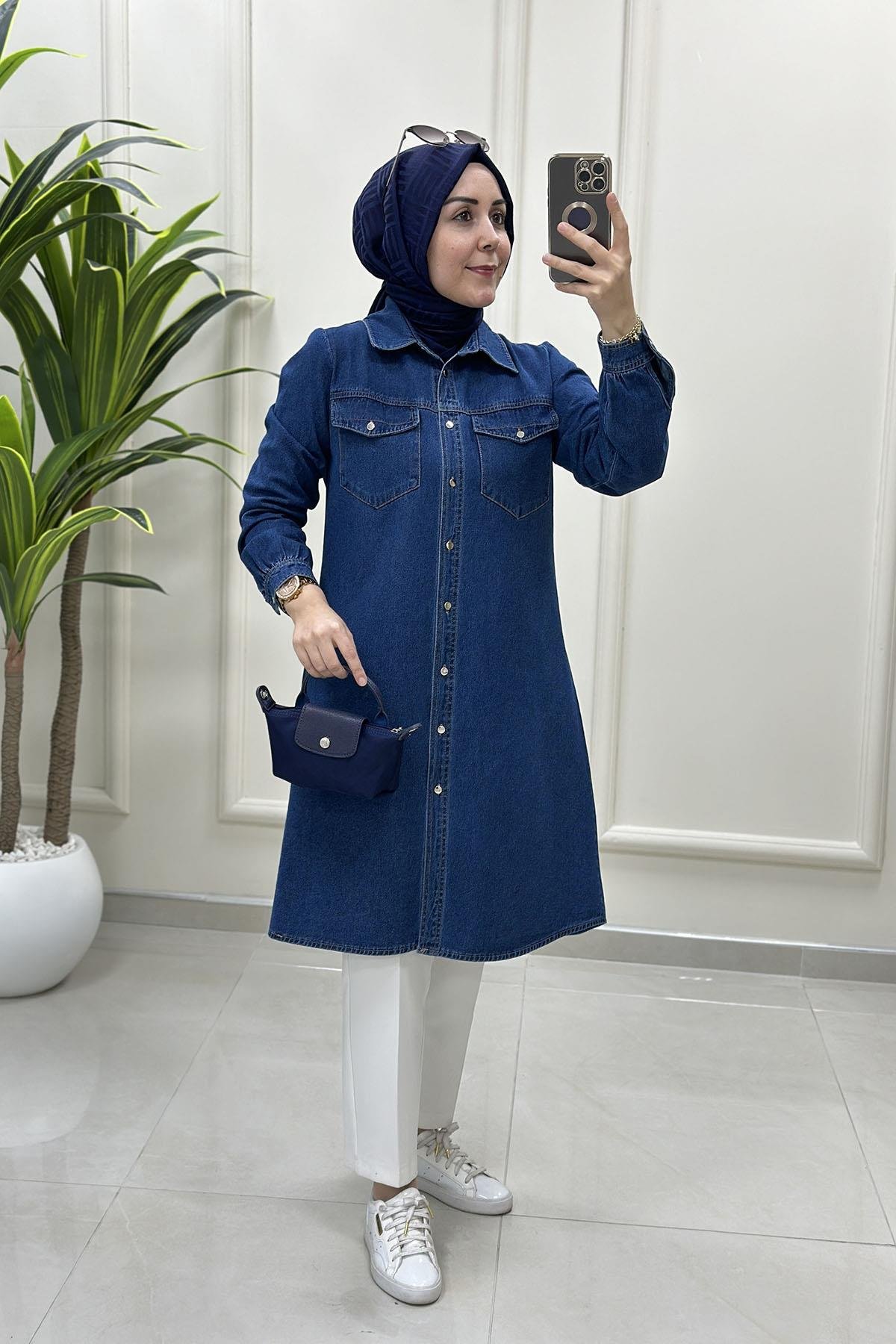 Tesettür Tunik ModelleriÖnü Düğmeli Kapak Cepli Kadın Kot Tunik Koyu Mavi ALS 5275