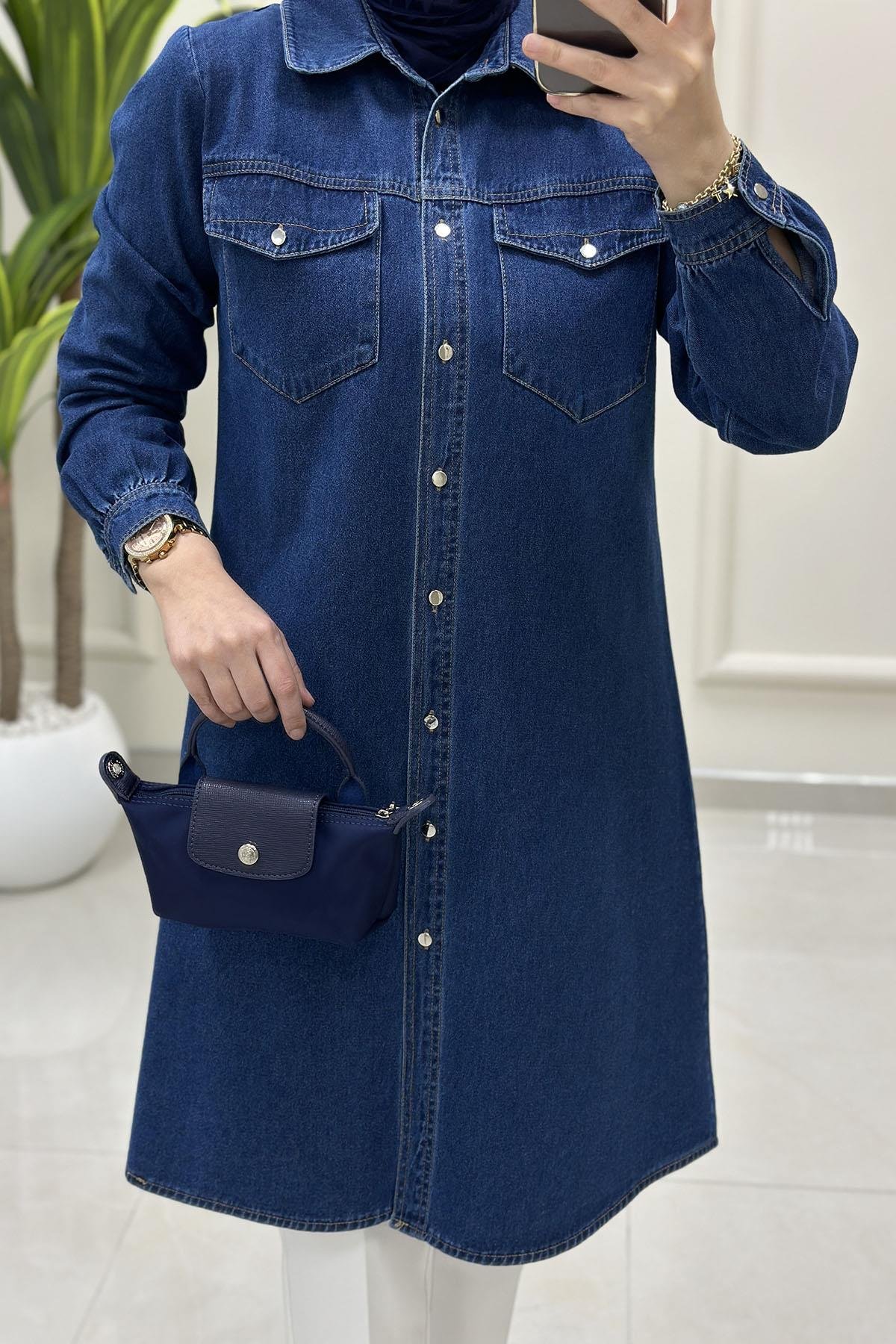 Tesettür Tunik ModelleriÖnü Düğmeli Kapak Cepli Kadın Kot Tunik Koyu Mavi ALS 5275