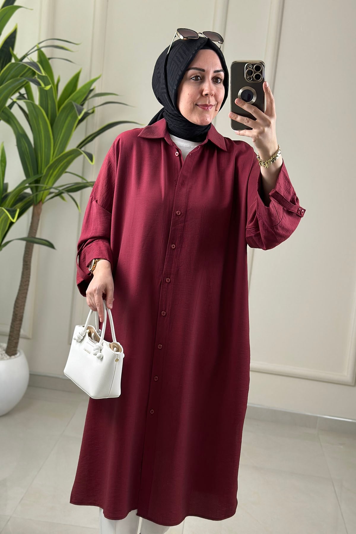 Tesettür Tunik ModelleriÖnü Düğmeli Rahat Kesim Kol Apolet Detaylı Kadın Tunik Bordo EYL 2209