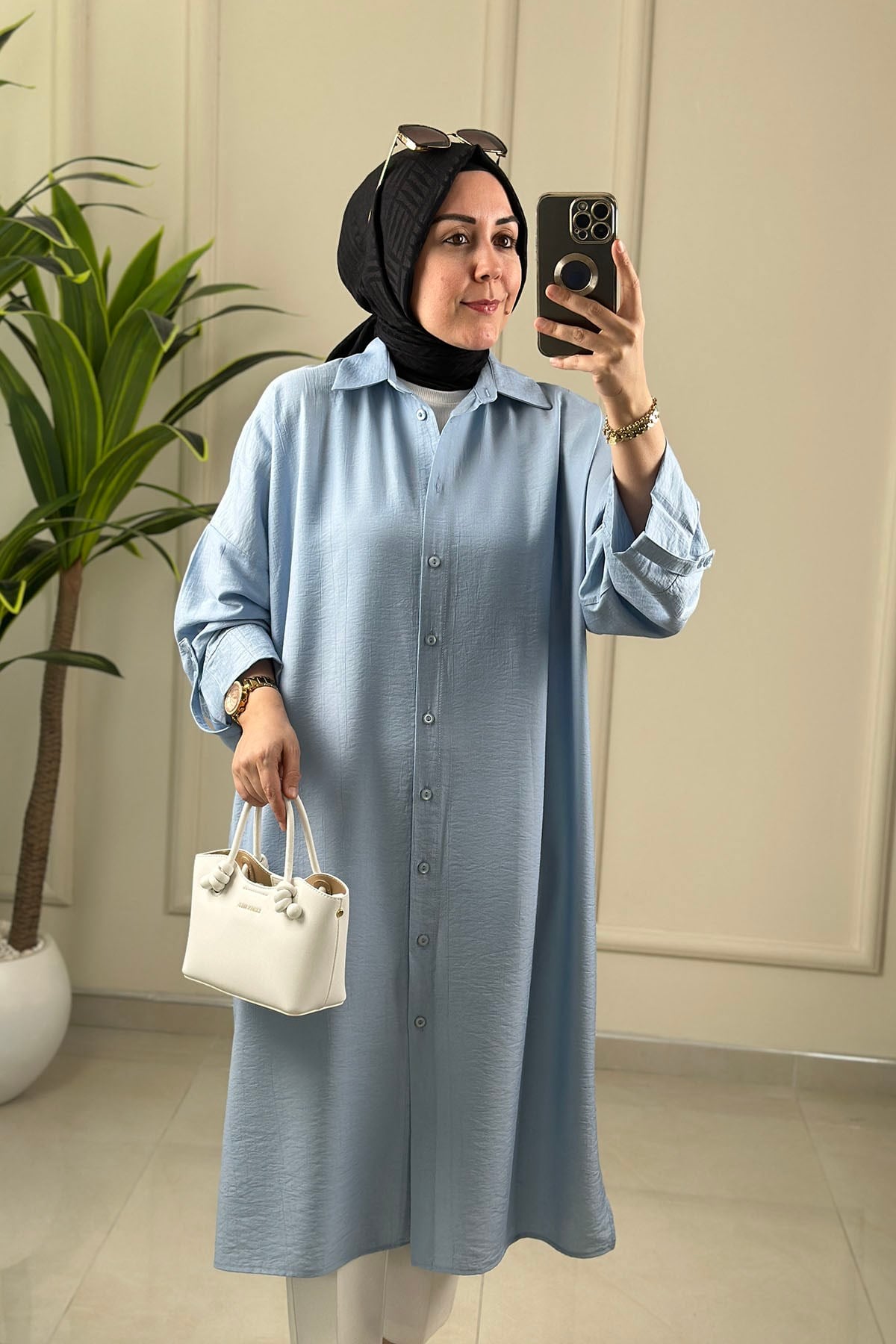 Tesettür Tunik ModelleriÖnü Düğmeli Rahat Kesim Kol Apolet Detaylı Kadın Tunik Mavi EYL 2209