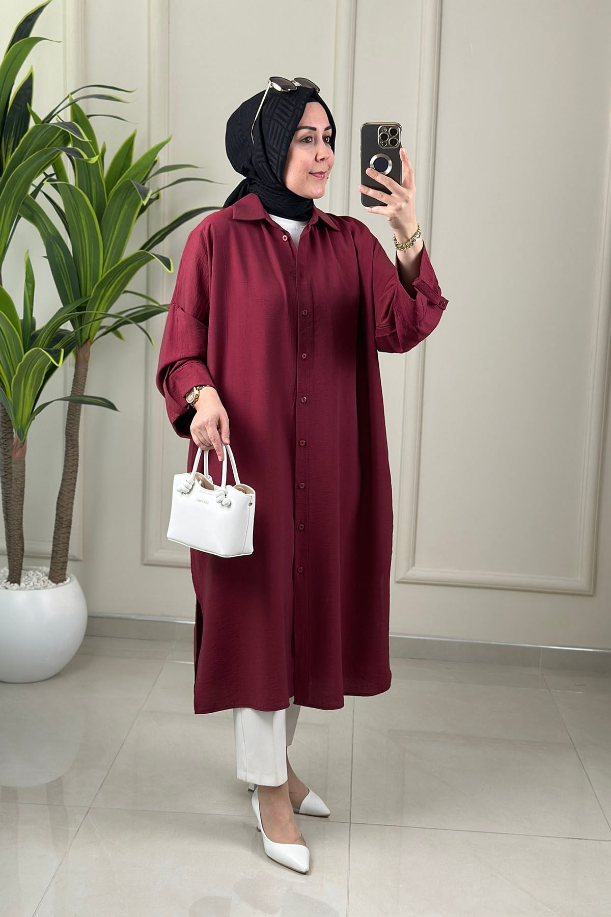 Tesettür Tunik ModelleriÖnü Düğmeli Rahat Kesim Kol Apolet Detaylı Kadın Tunik Bordo EYL 2209