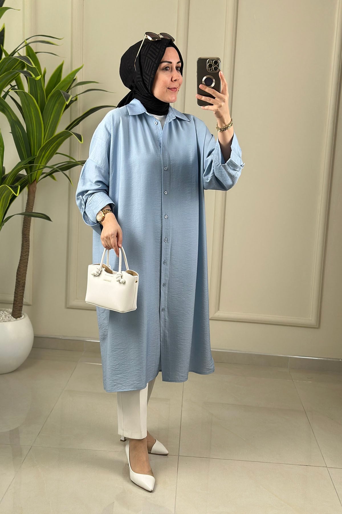 Tesettür Tunik ModelleriÖnü Düğmeli Rahat Kesim Kol Apolet Detaylı Kadın Tunik Mavi EYL 2209