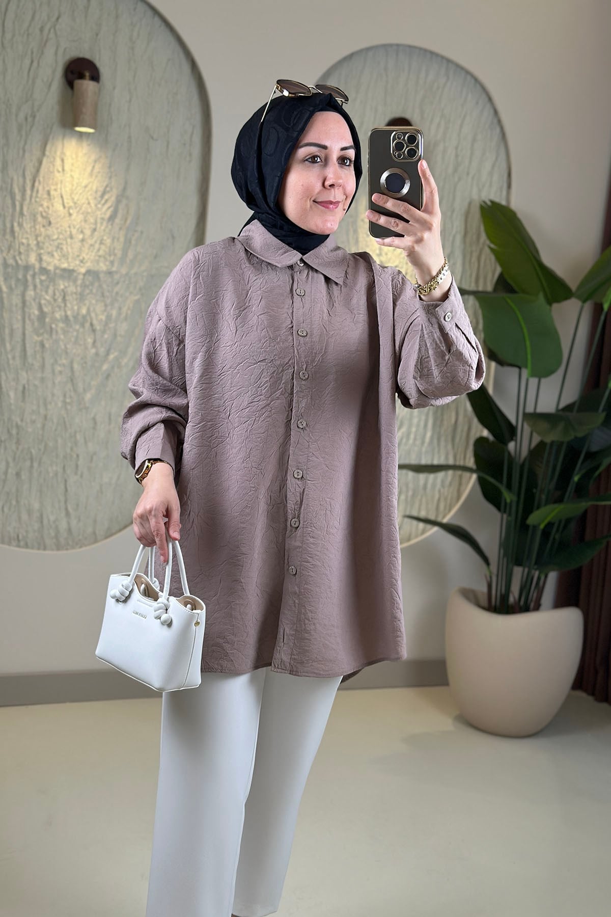 Tesettür Tunik ModelleriÖnü Füğmeli Düşük Omuz Oversize Kadın Tunik Vizon KADO 262062