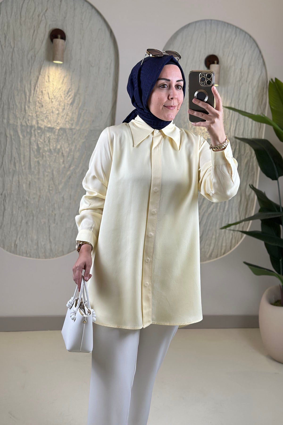 Tesettür Tunik ModelleriÖnü Gizli Düğmeli Büyük Yakalı Tensel Kadın Tunik Sarı EYL 2208