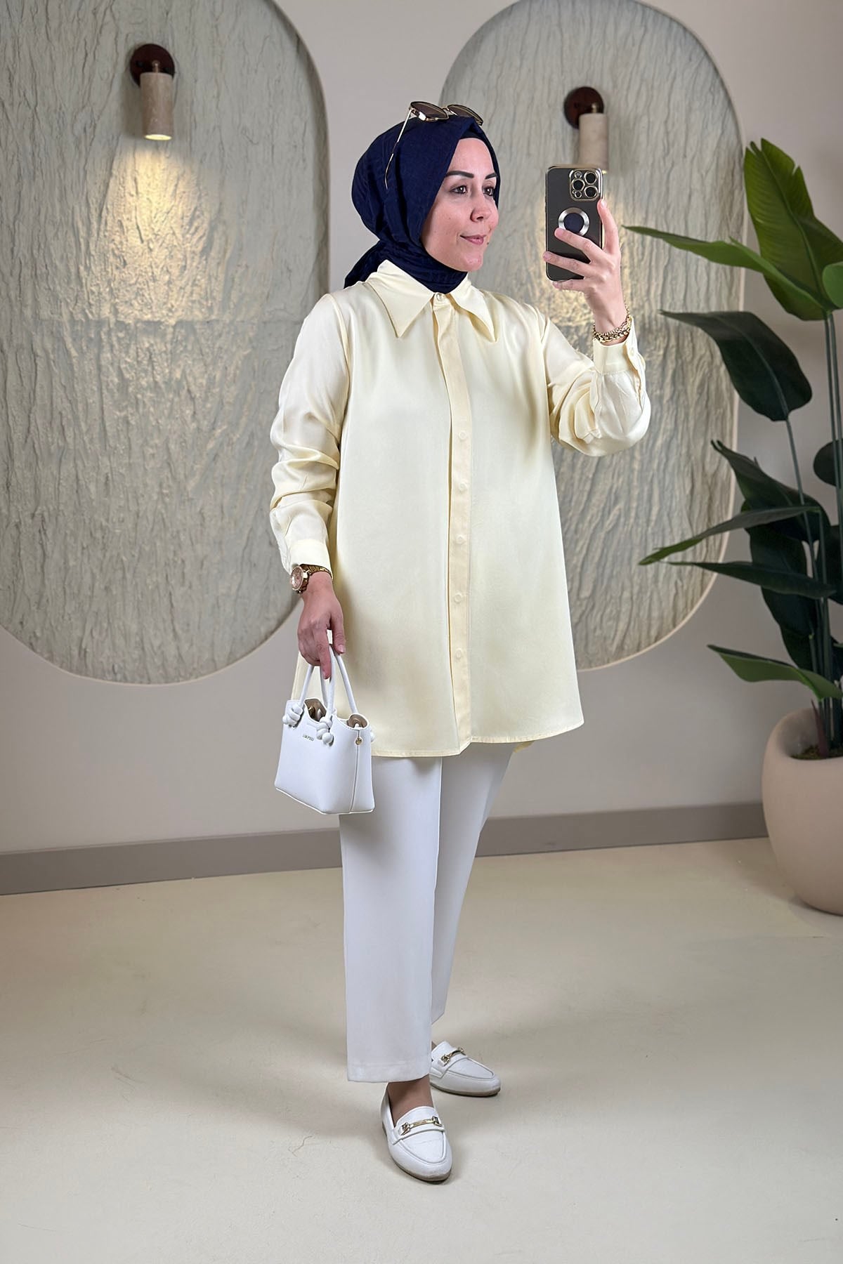 Tesettür Tunik ModelleriÖnü Gizli Düğmeli Büyük Yakalı Tensel Kadın Tunik Sarı EYL 2208
