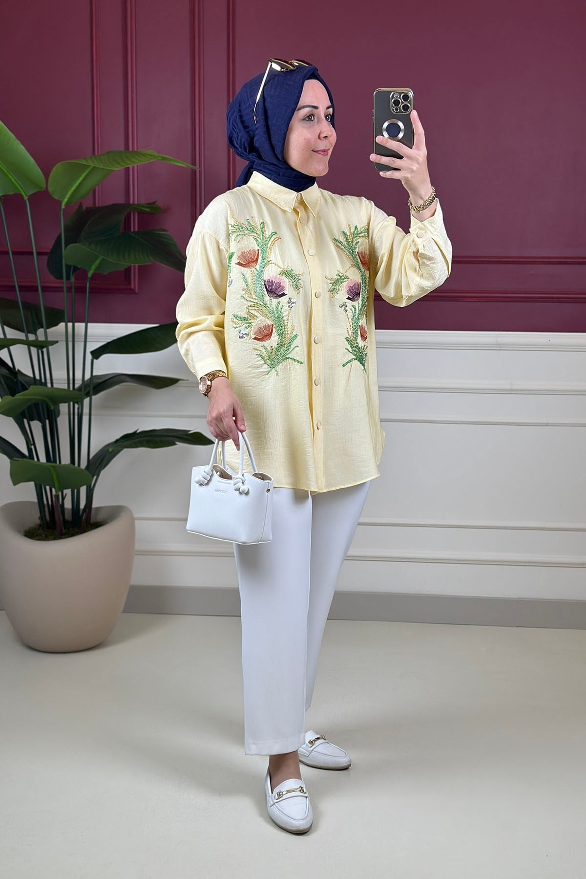Tesettür Tunik ModelleriÖnü Nakış ve Boncuk İşlemeli Düğmeli Kadın Tunik Sarı GNR 257