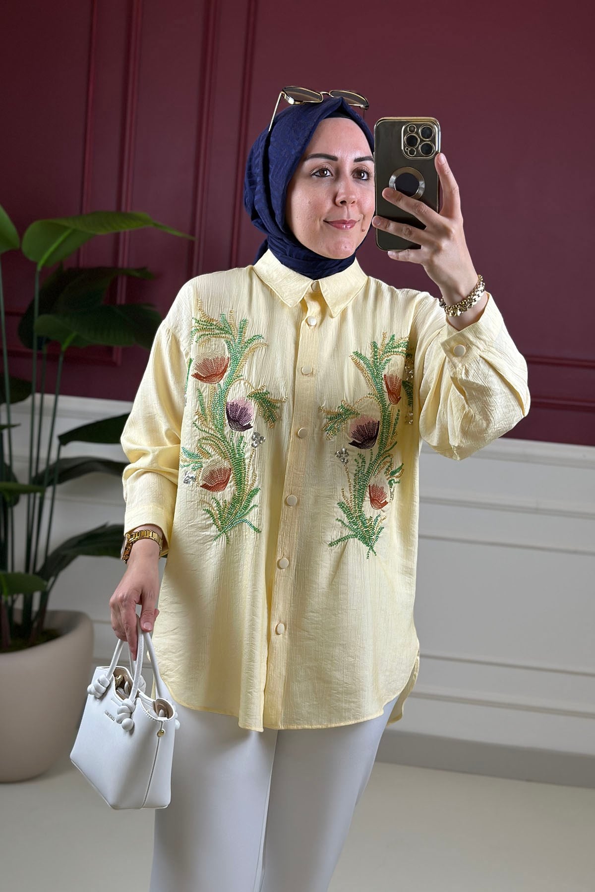 Tesettür Tunik ModelleriÖnü Nakış ve Boncuk İşlemeli Düğmeli Kadın Tunik Sarı GNR 257