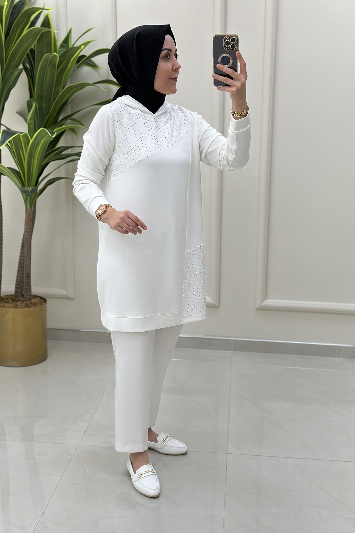 Tesettür Tunik ModelleriÖnü Taş Detaylı Kapüşonlu Kadın Tunik Beyaz KADO 251072