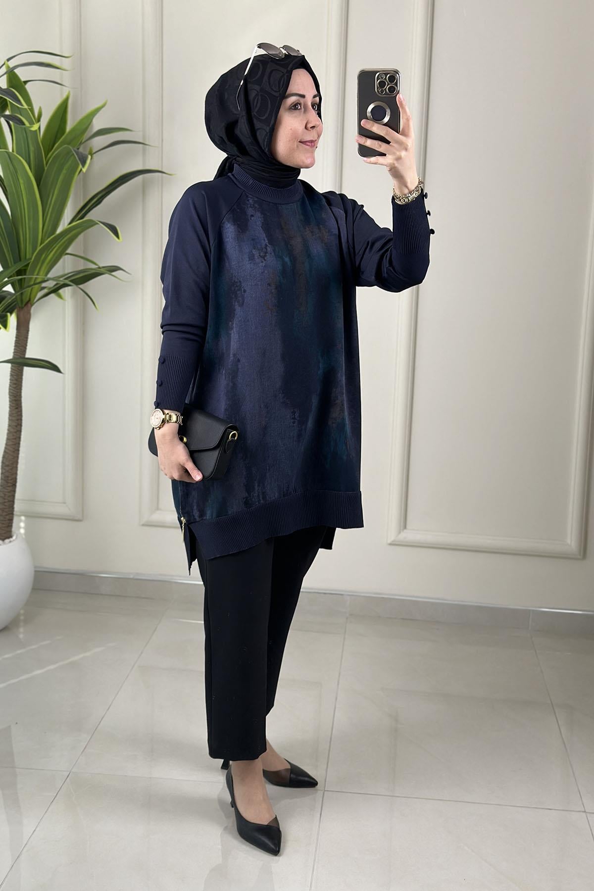 Tesettür Tunik ModelleriÖnü ve Arkası Qupra Reglan Kol Merserize Detaylı Fermuarlı Kadın Tunik Lacivert KADO 2725149