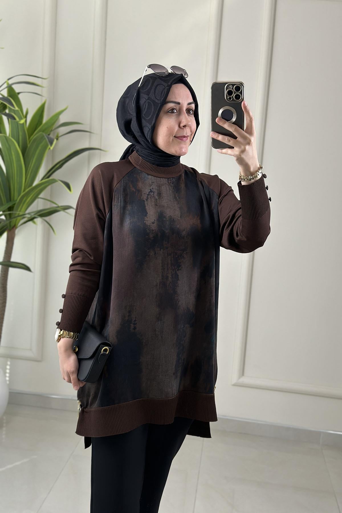 Tesettür Tunik ModelleriÖnü ve Arkası Qupra Reglan Kol Merserize Detaylı Fermuarlı Kadın Tunik Kahverengi KADO 2725149