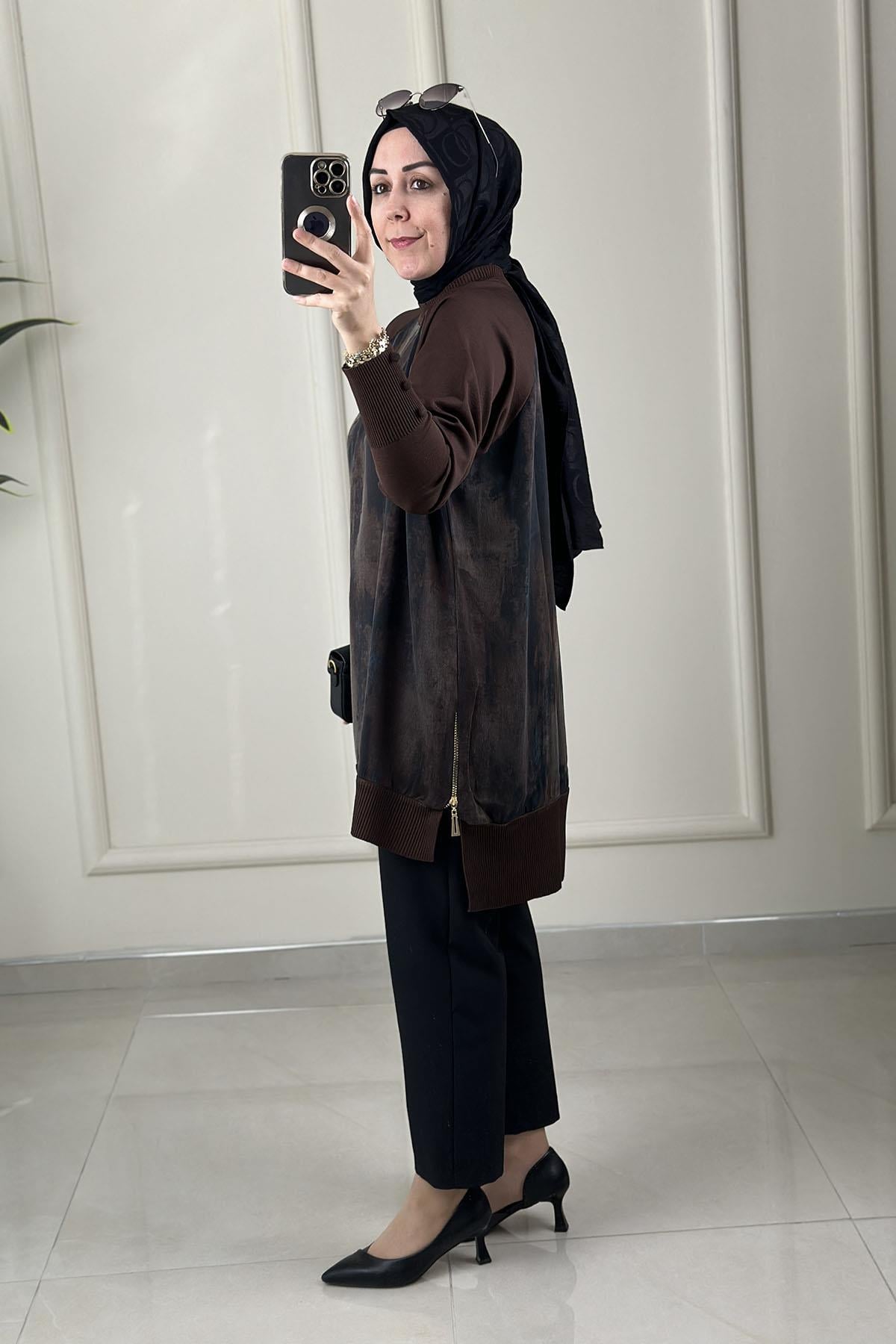 Tesettür Tunik ModelleriÖnü ve Arkası Qupra Reglan Kol Merserize Detaylı Fermuarlı Kadın Tunik Kahverengi KADO 2725149