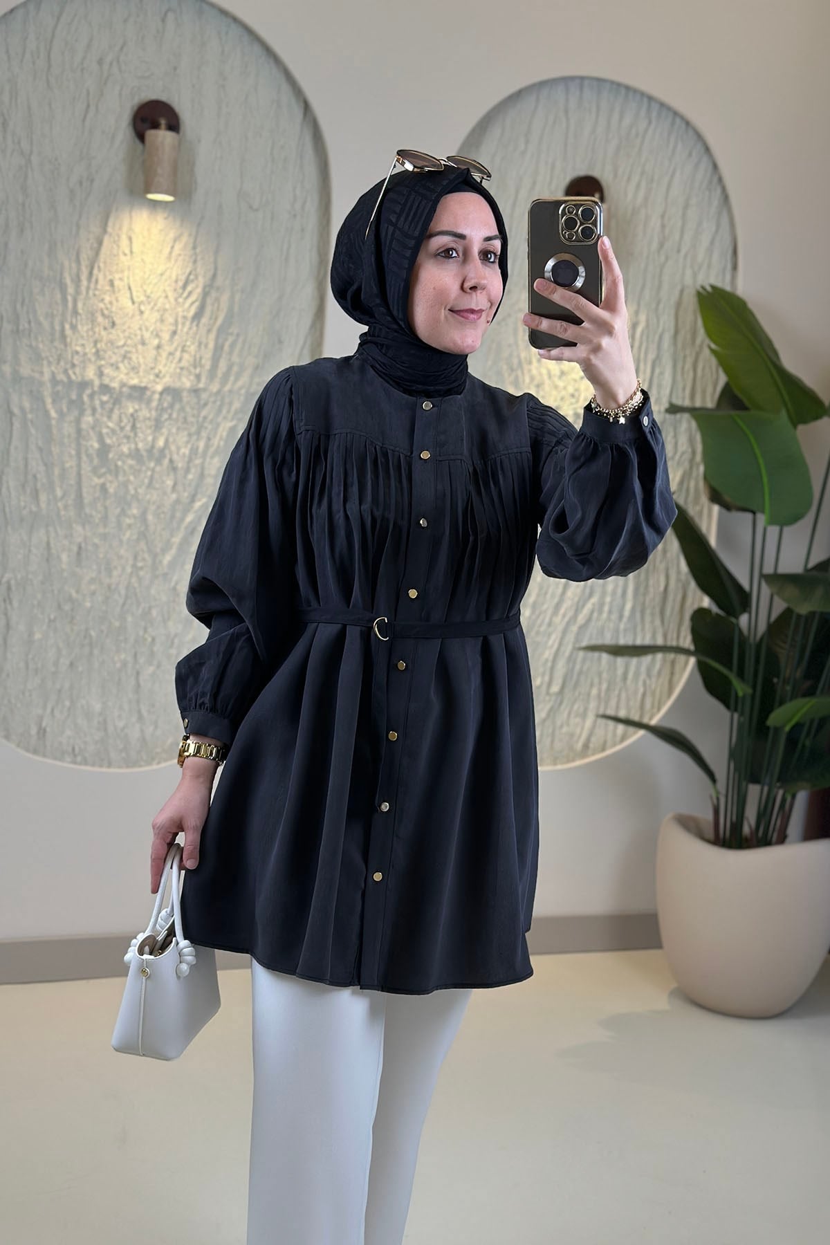Tesettür Tunik ModelleriÖnü ve Arkası Nervürlü Beli Kemerli Kadın Tunik Siyah EYL 2124