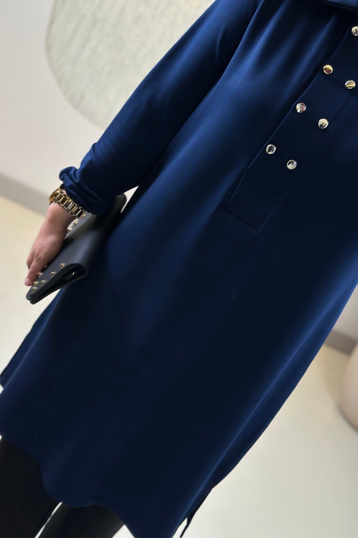 Tesettür Tunik ModelleriÖnü Yarım Çift Düğmeli Yakalı Kolu Büzgülü Kadın Tunik Lacivert KADO 268184