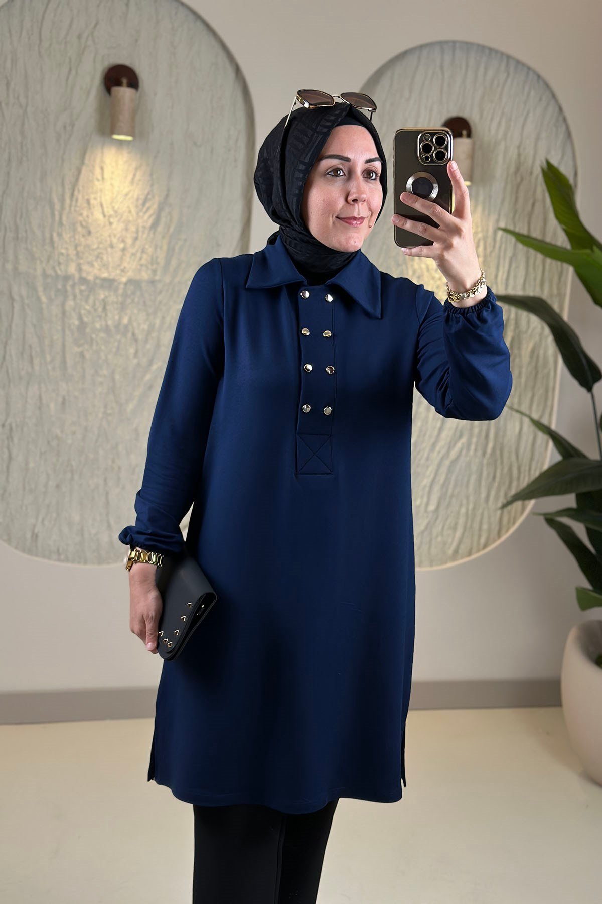 Tesettür Tunik ModelleriÖnü Yarım Çift Düğmeli Yakalı Kolu Büzgülü Kadın Tunik Lacivert KADO 268184