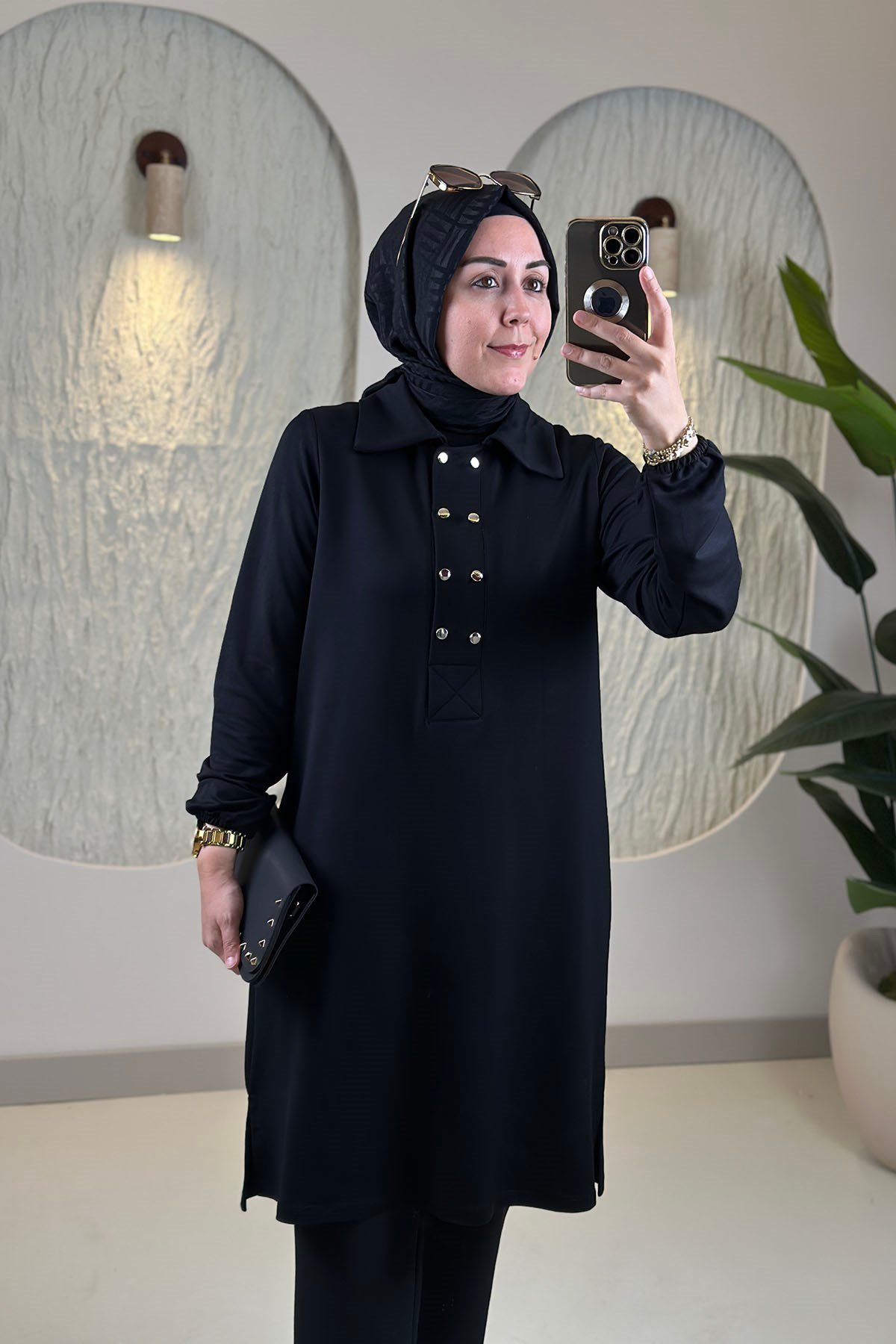 Tesettür Tunik ModelleriÖnü Yarım Çift Düğmeli Yakalı Kolu Büzgülü Kadın Tunik Siyah KADO 268184