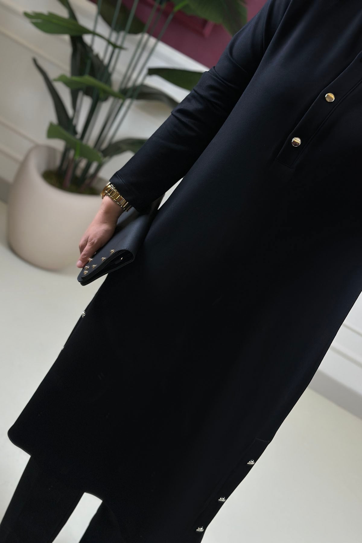Tesettür Tunik ModelleriÖnü Yarım Düğmeli İnce Oysho Kadın Tunik Siyah KADO 268204