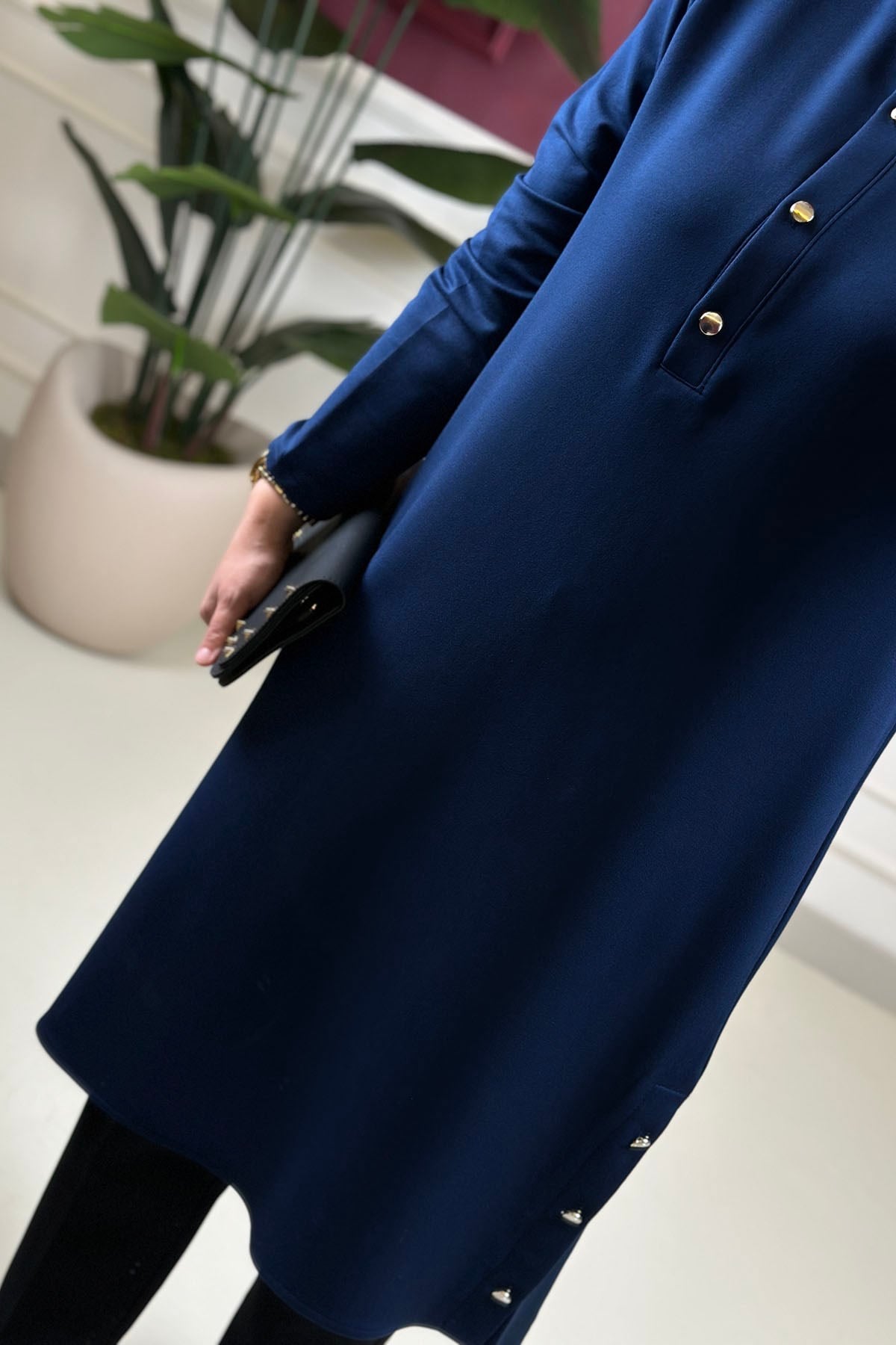 Tesettür Tunik ModelleriÖnü Yarım Düğmeli İnce Oysho Kadın Tunik Lacivert KADO 268204