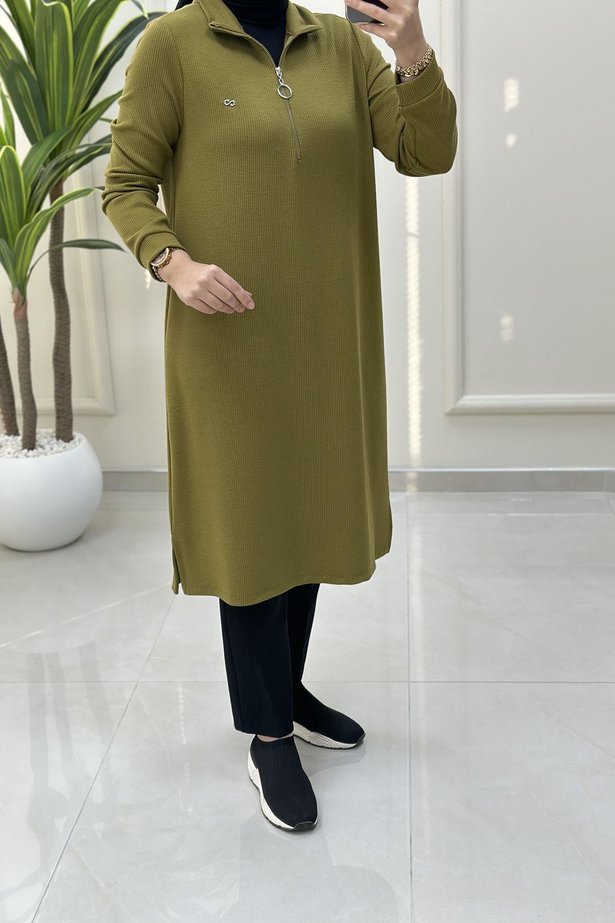 Tesettür Tunik ModelleriÖnü Yarım Fermuarlı Örme Kumaş Kadın Tunik Yağ Yeşili KADO 257100