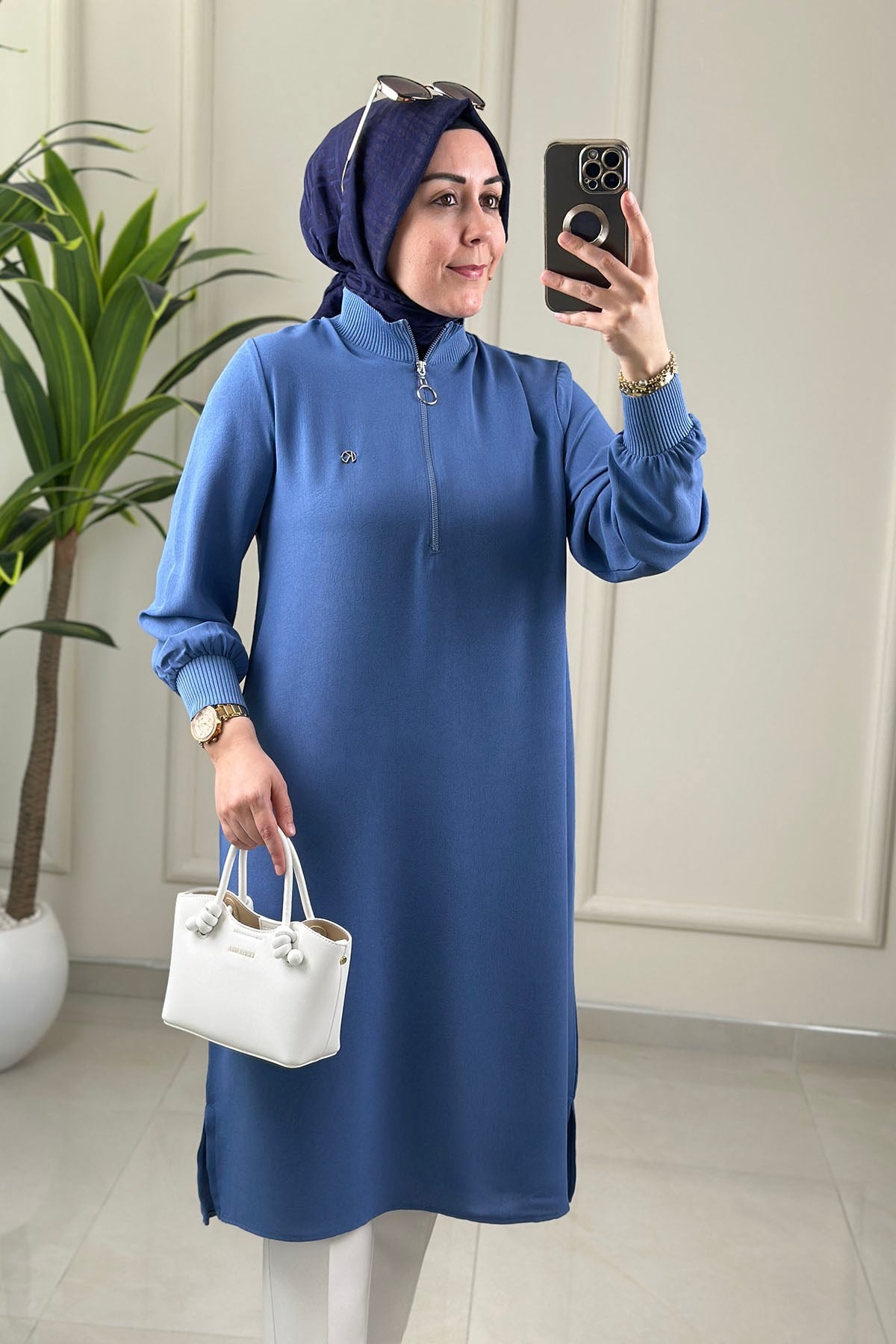 Tesettür Tunik ModelleriÖnü Yarım Fermuarlı Yaka ve Kol Ribanalı Kadın Tunik Mavi KADO 263918