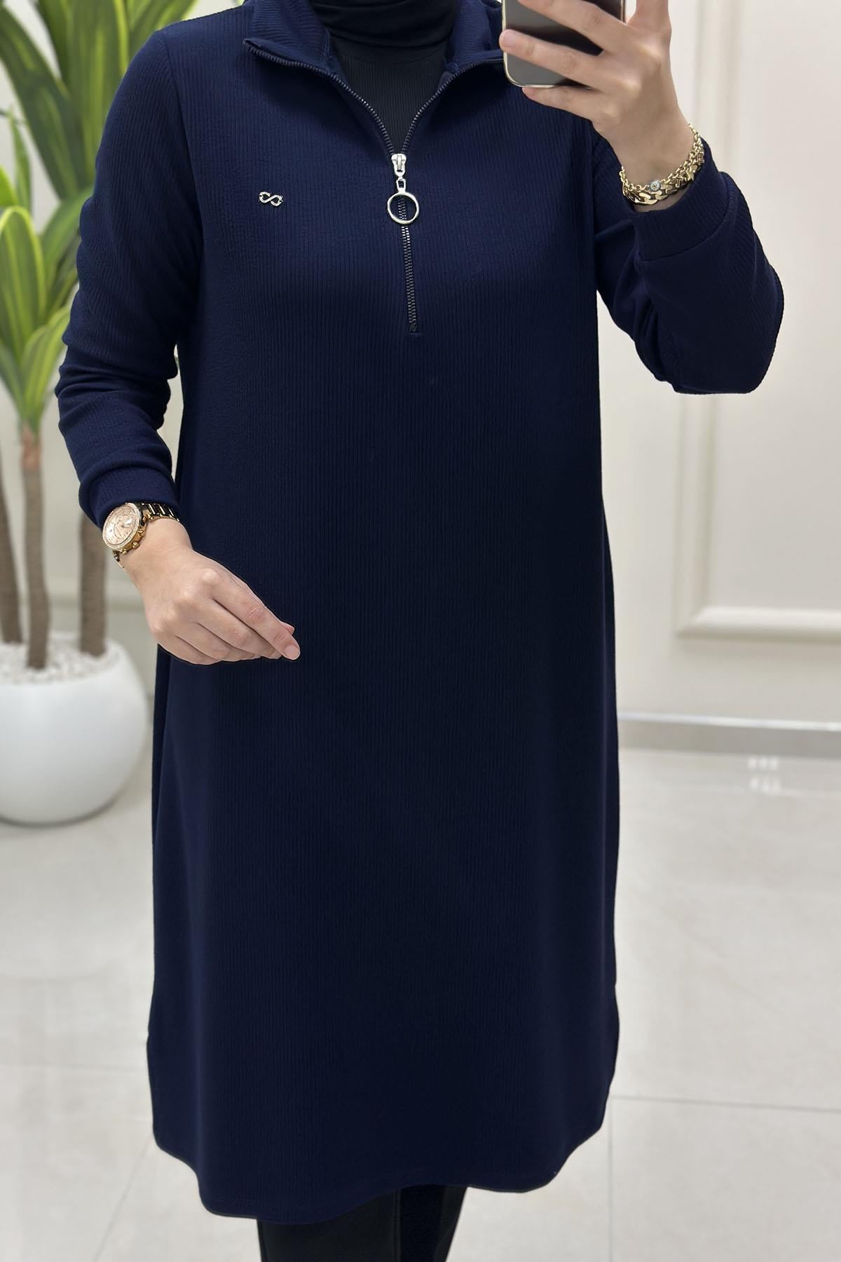 Tesettür Tunik ModelleriÖnü Yarım Fermuarlı Örme Kumaş Kadın Tunik Lacivert KADO 257100