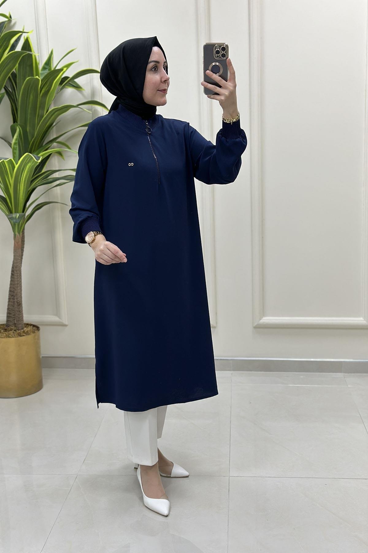 Tesettür Tunik ModelleriÖnü Yarım Fermuarlı Ribana Detaylı Kadın Tunik Lacivert KADO 251491