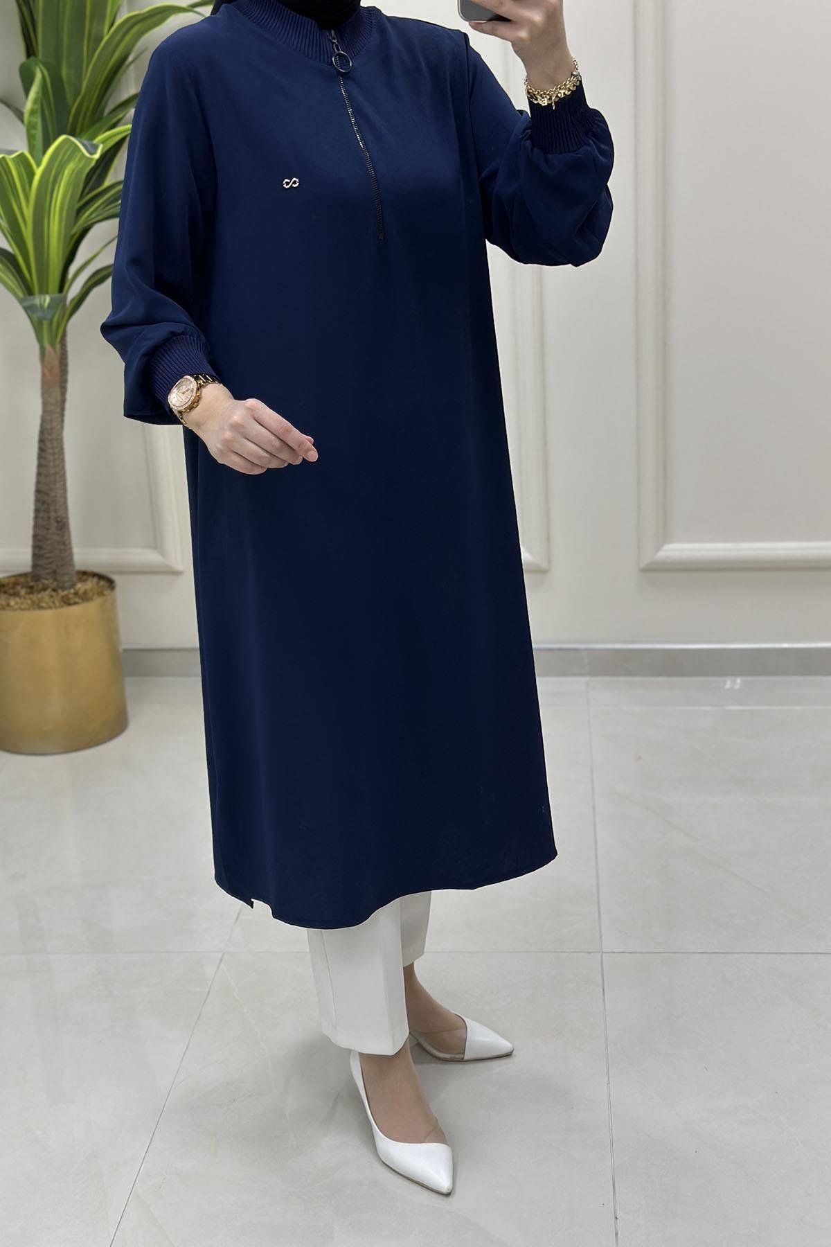 Tesettür Tunik ModelleriÖnü Yarım Fermuarlı Ribana Detaylı Kadın Tunik Lacivert KADO 251491