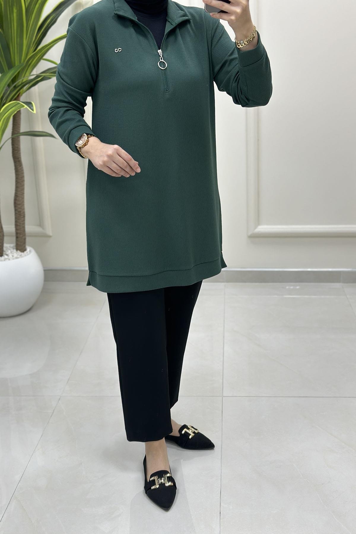 Tesettür Tunik ModelleriÖnü Yarım Fermuarlı Basic Örme Kadın Tunik Zümrüt Yeşili KADO 257094