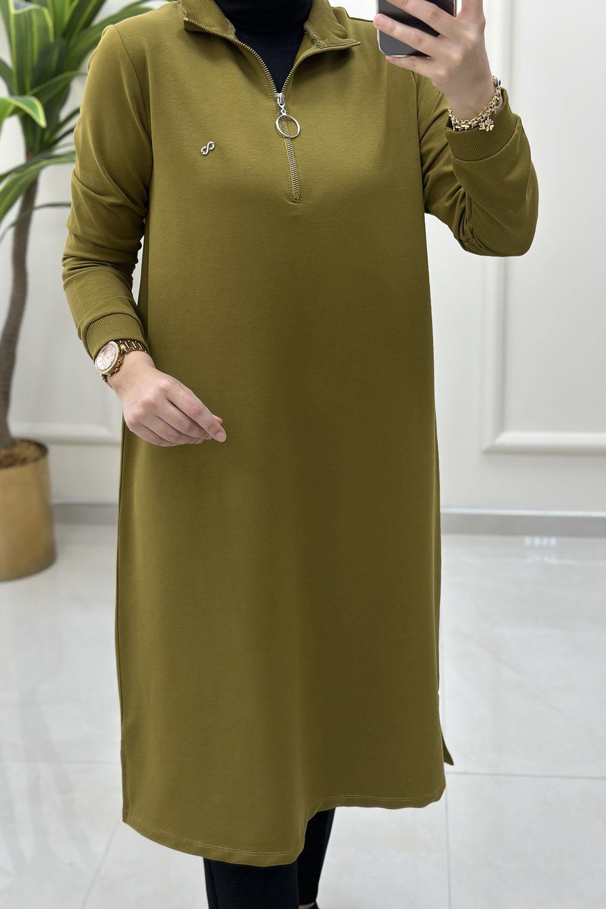 Tesettür Tunik ModelleriÖnü Yarım Fermuarlı Ribana Detaylı Kadın Tunik Yağ Yeşili KADO 257322