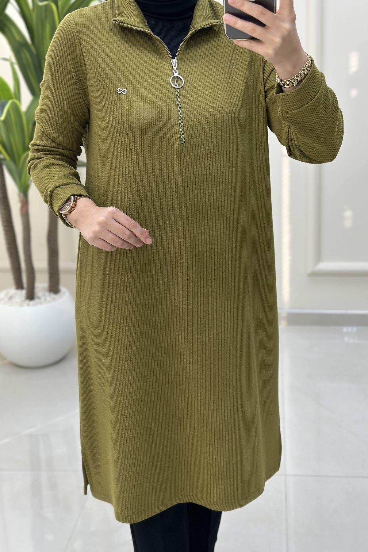 Tesettür Tunik ModelleriÖnü Yarım Fermuarlı Örme Kumaş Kadın Tunik Yağ Yeşili KADO 257100