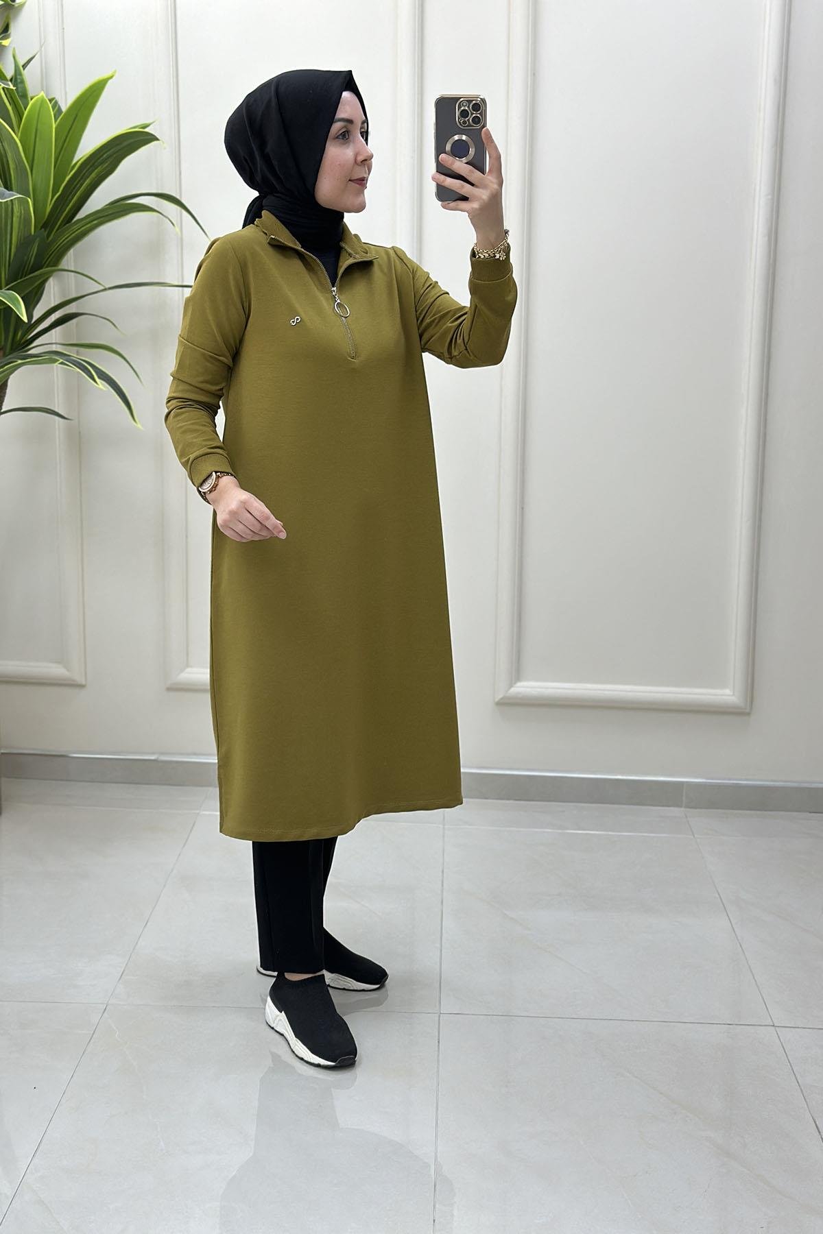 Tesettür Tunik ModelleriÖnü Yarım Fermuarlı Ribana Detaylı Kadın Tunik Yağ Yeşili KADO 257322