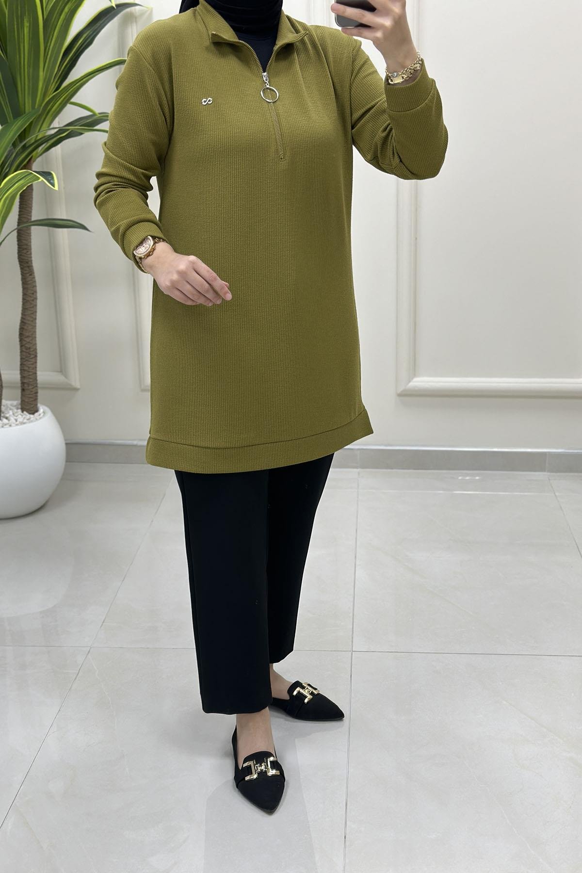 Tesettür Tunik ModelleriÖnü Yarım Fermuarlı Basic Örme Kadın Tunik Yağ Yeşili KADO 257094
