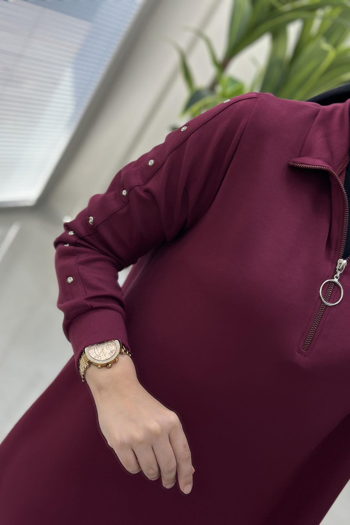 Tesettür Tunik ModelleriÖnü Yarım Fermuarlı Kol Zımba Detaylı Kadın Tunik Bordo KADO 257462