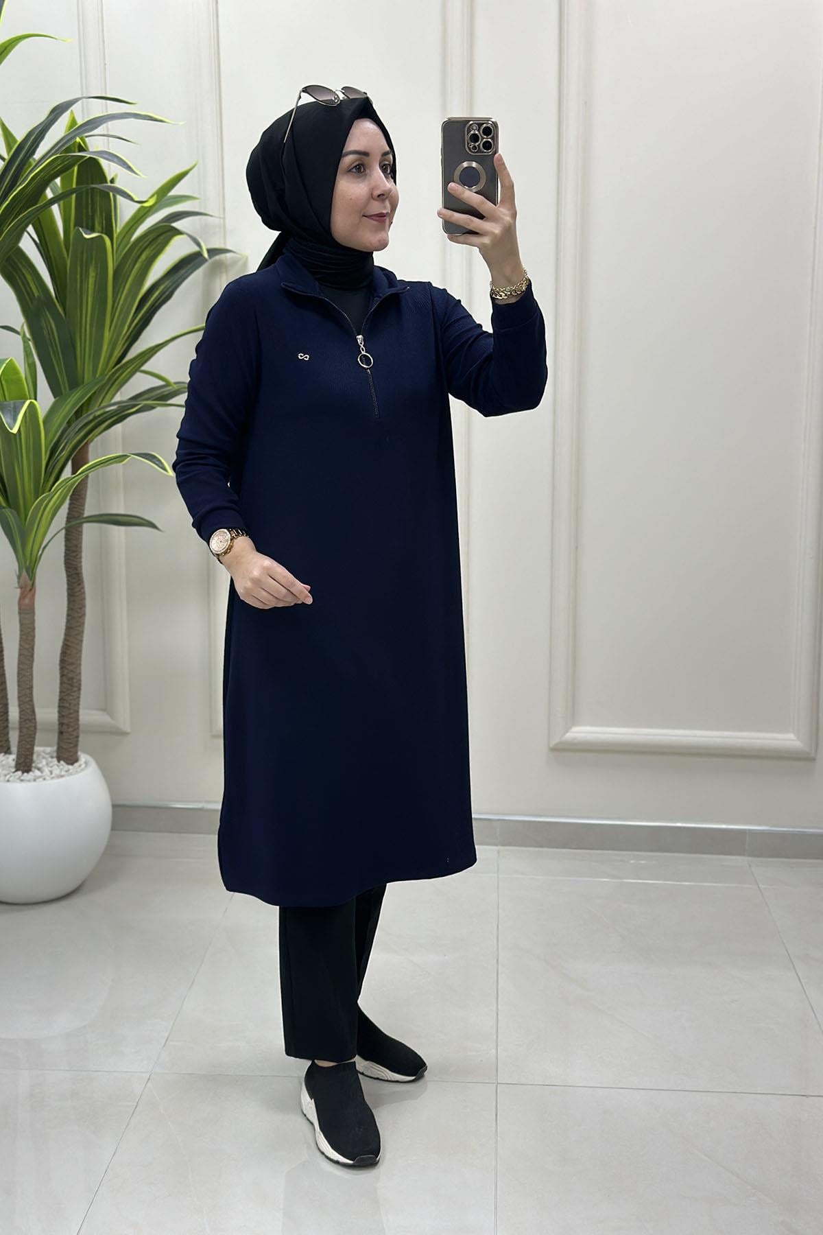 Tesettür Tunik ModelleriÖnü Yarım Fermuarlı Örme Kumaş Kadın Tunik Lacivert KADO 257100