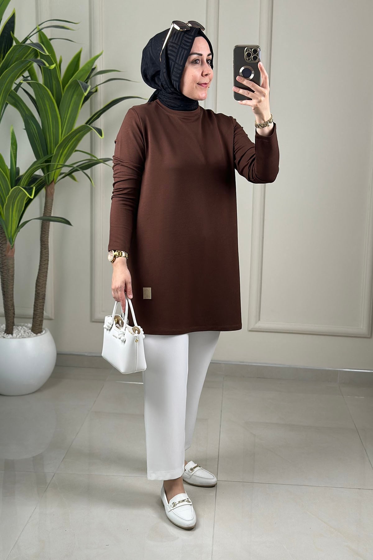 Tesettür Tunik ModelleriOysho Önü Armalı Basic Kadın Tunik Kahverengi KADO 9218