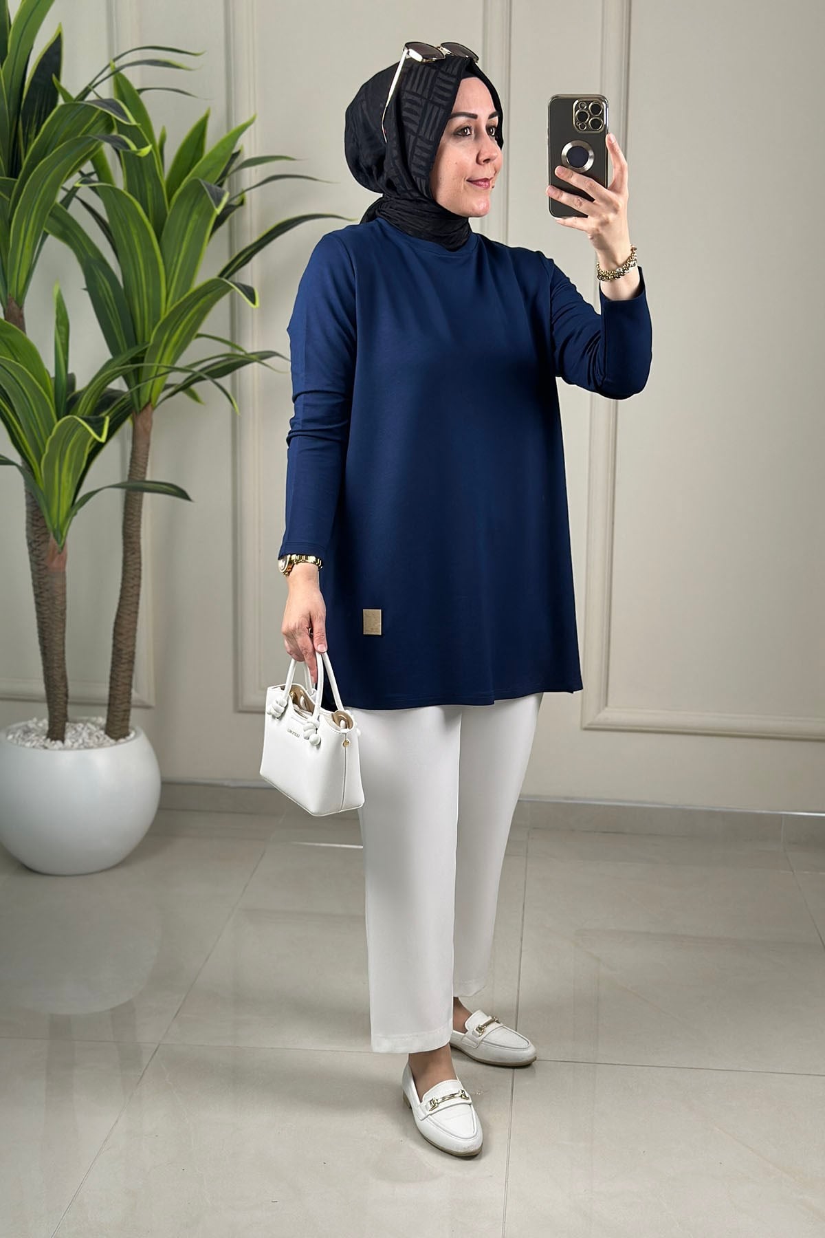 Tesettür Tunik ModelleriOysho Önü Armalı Basic Kadın Tunik Lacivert KADO 9218