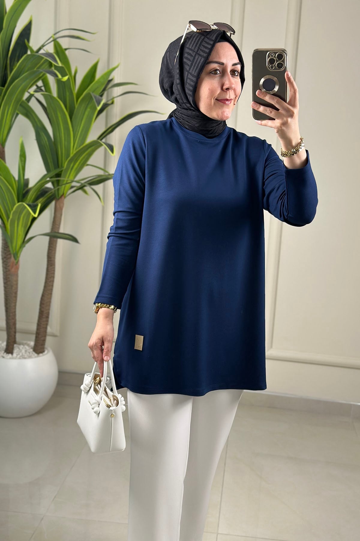 Tesettür Tunik ModelleriOysho Önü Armalı Basic Kadın Tunik Lacivert KADO 9218