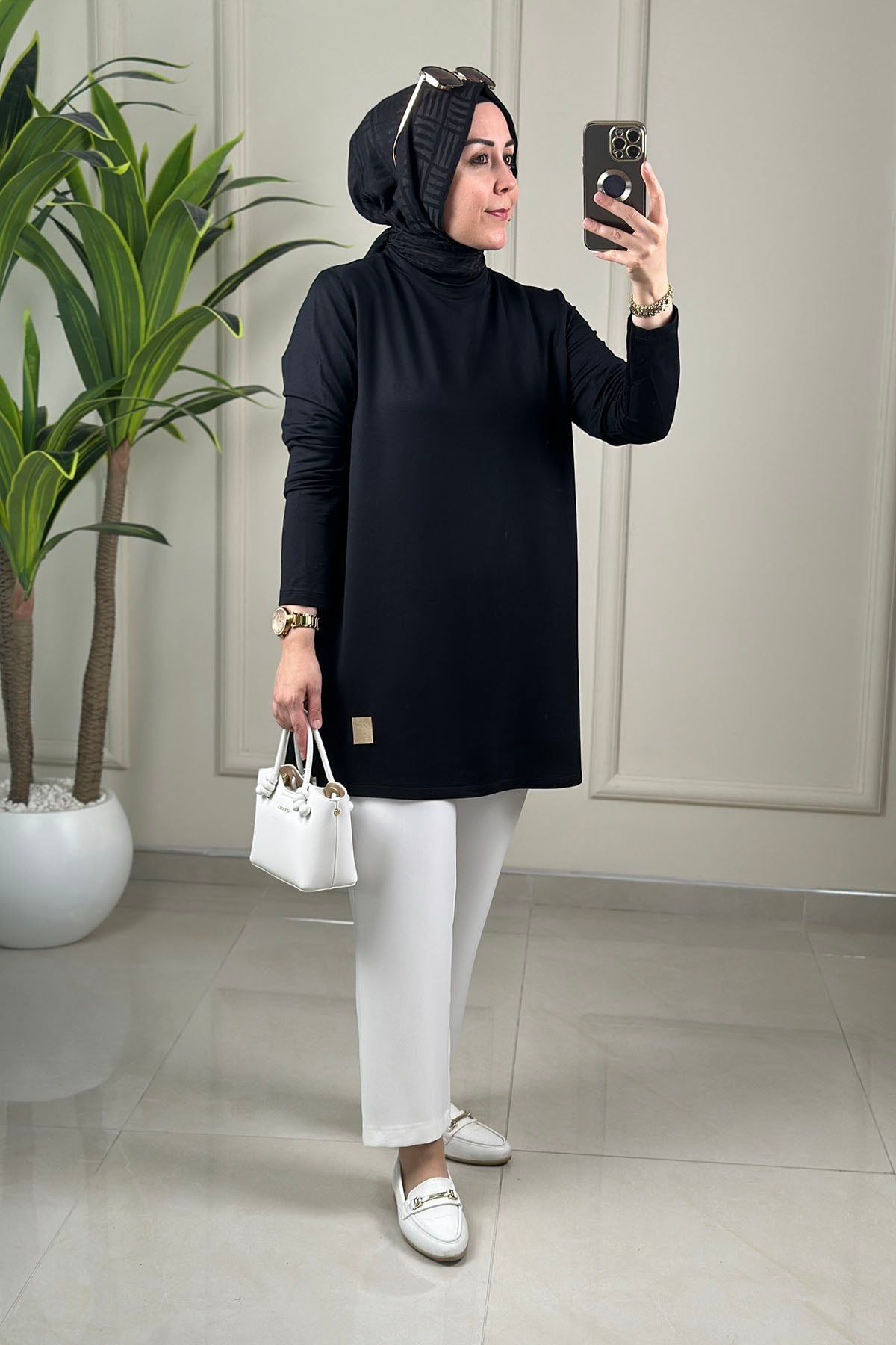 Tesettür Tunik ModelleriOysho Önü Armalı Basic Kadın Tunik Siyah KADO 9218