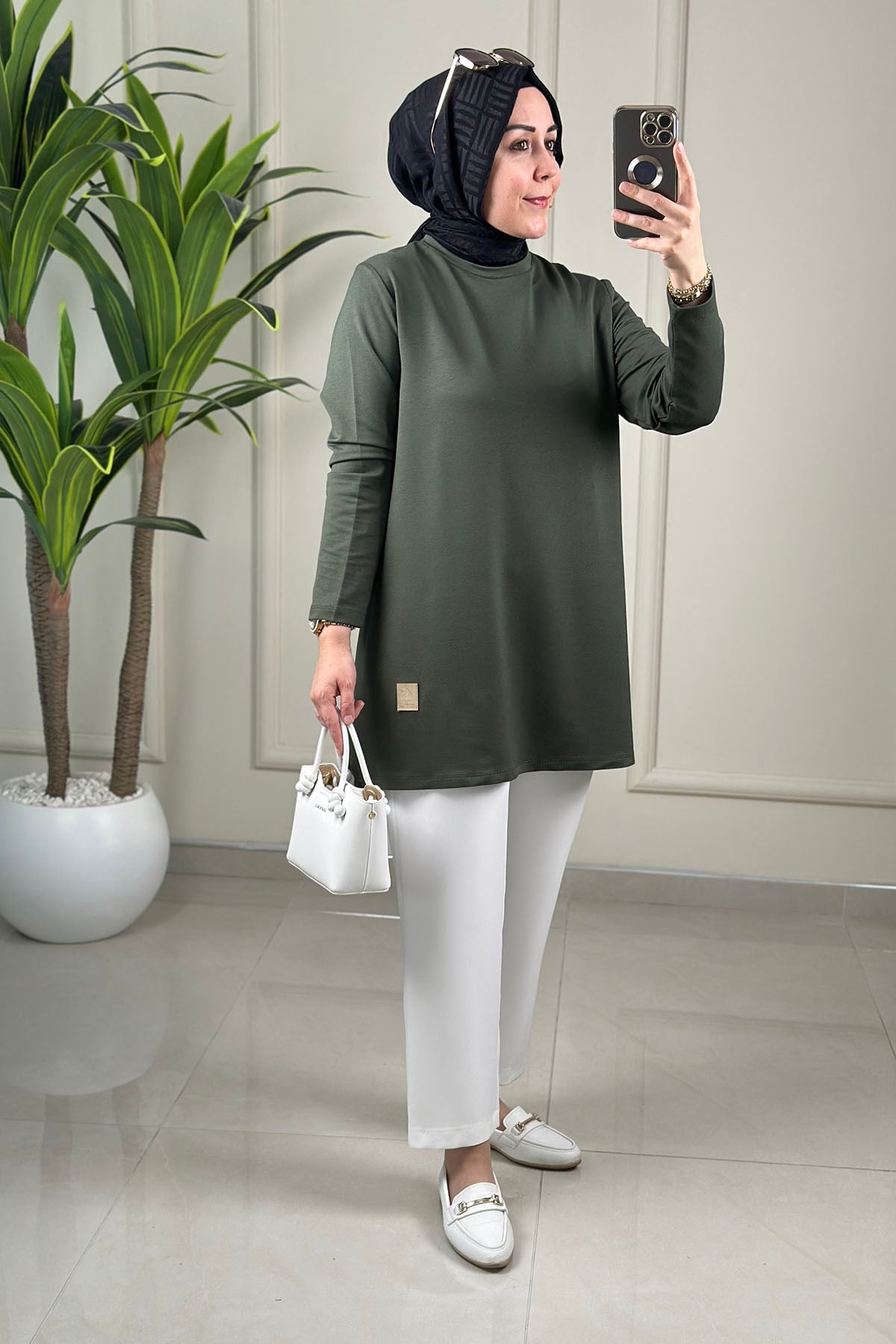 Tesettür Tunik ModelleriOysho Önü Armalı Basic Kadın Tunik Haki KADO 9218