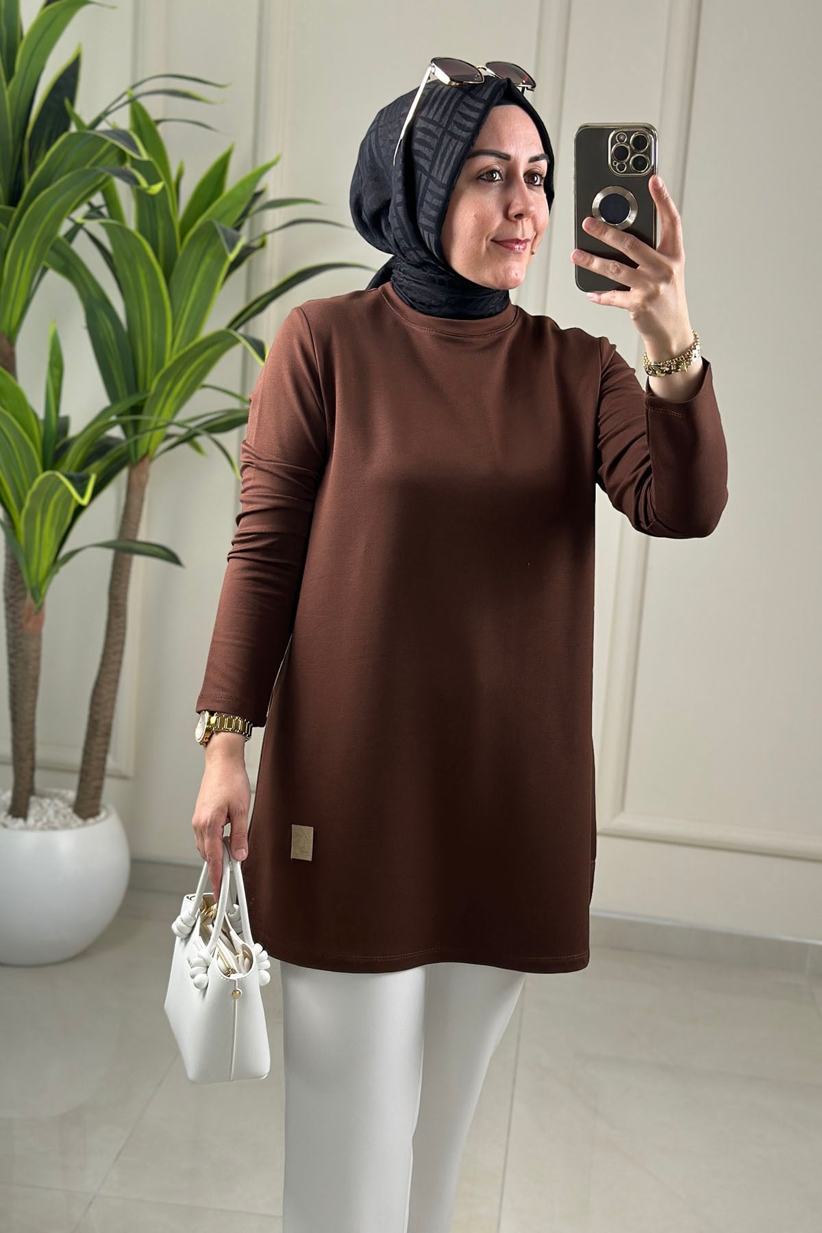 Tesettür Tunik ModelleriOysho Önü Armalı Basic Kadın Tunik Kahverengi KADO 9218