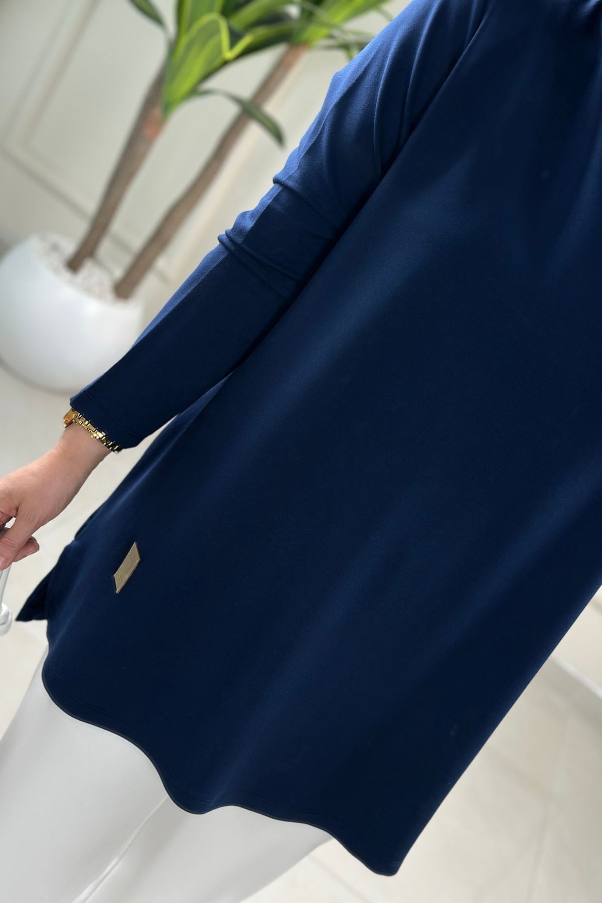Tesettür Tunik ModelleriOysho Önü Armalı Basic Kadın Tunik Lacivert KADO 9218