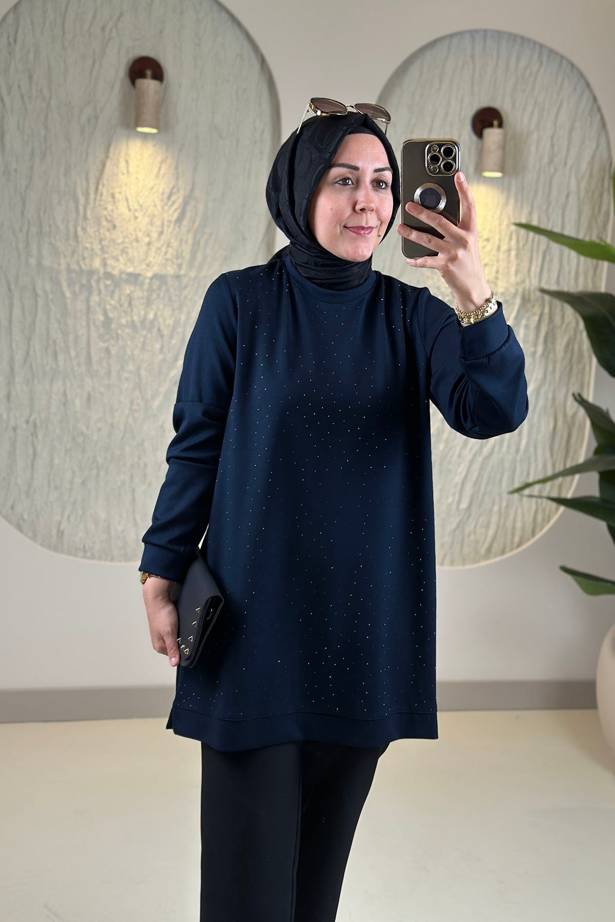 Tesettür Tunik ModelleriOysho Önü Serpme Taş Detaylı Kadın Tunik Lacivert KADO 268496
