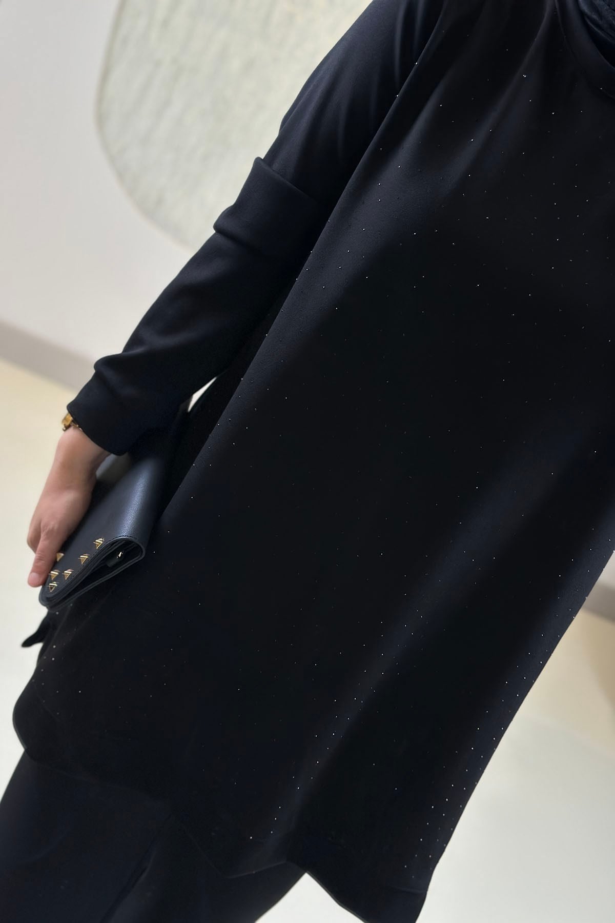 Tesettür Tunik ModelleriOysho Önü Serpme Taş Detaylı Kadın Tunik Siyah KADO 268496