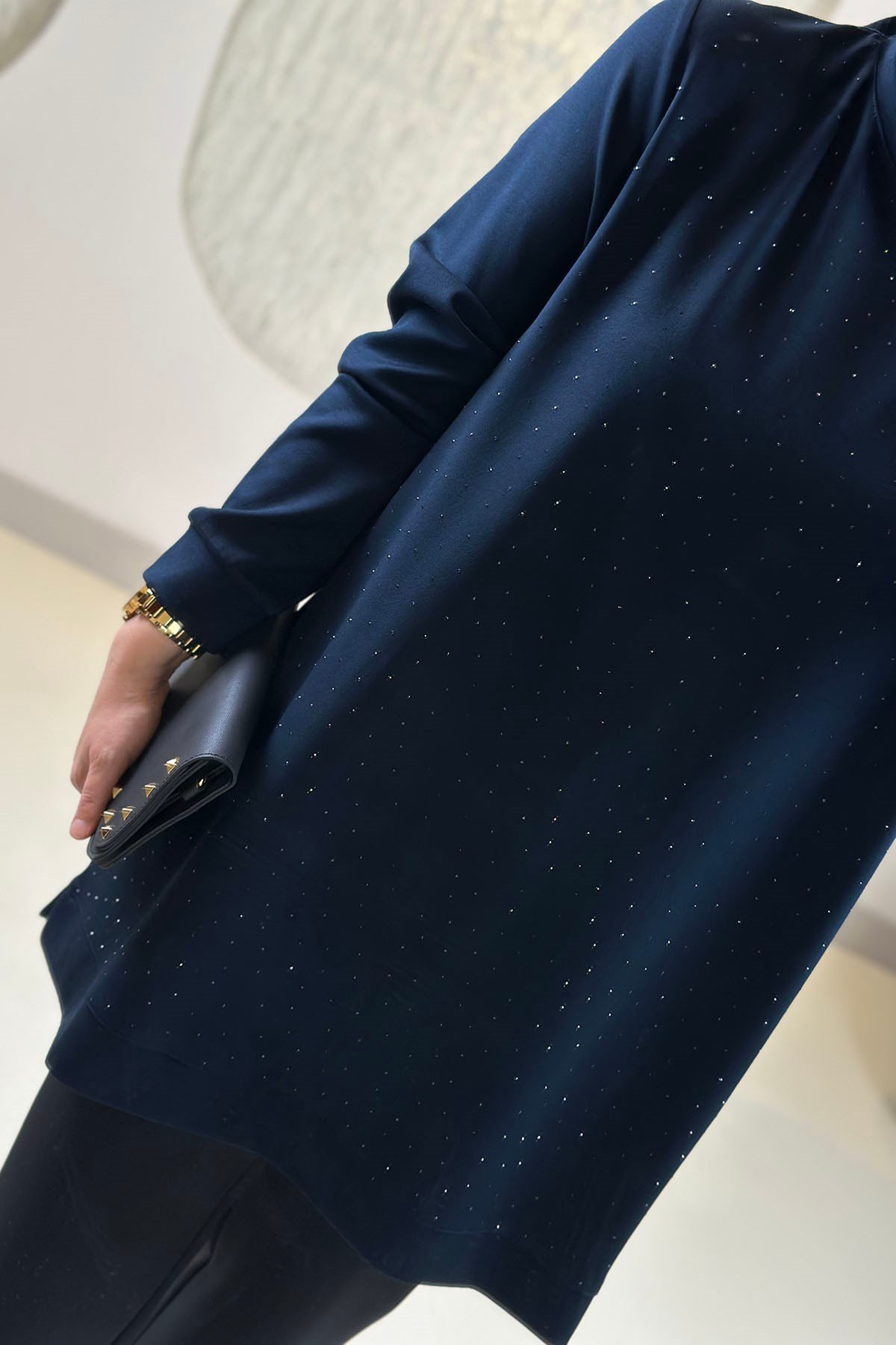 Tesettür Tunik ModelleriOysho Önü Serpme Taş Detaylı Kadın Tunik Lacivert KADO 268496