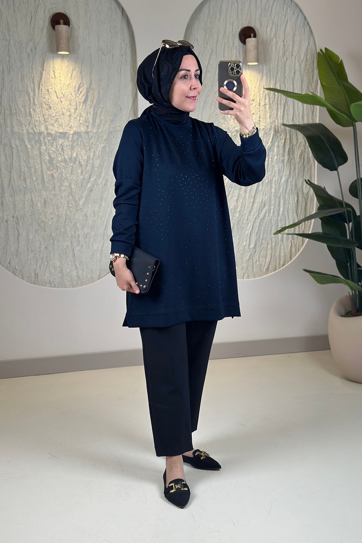 Tesettür Tunik ModelleriOysho Önü Serpme Taş Detaylı Kadın Tunik Lacivert KADO 268496