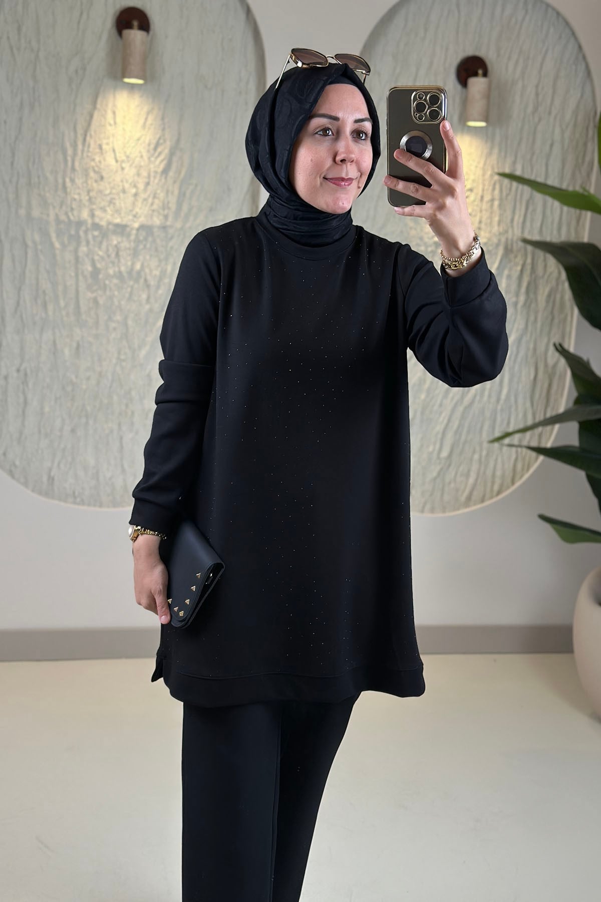 Tesettür Tunik ModelleriOysho Önü Serpme Taş Detaylı Kadın Tunik Siyah KADO 268496